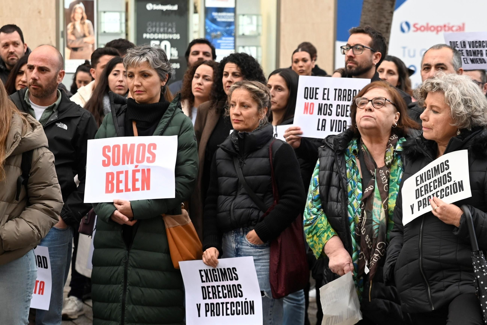 La concentración en Córdoba por la educadora social asesinada en Badajoz, en imágenes