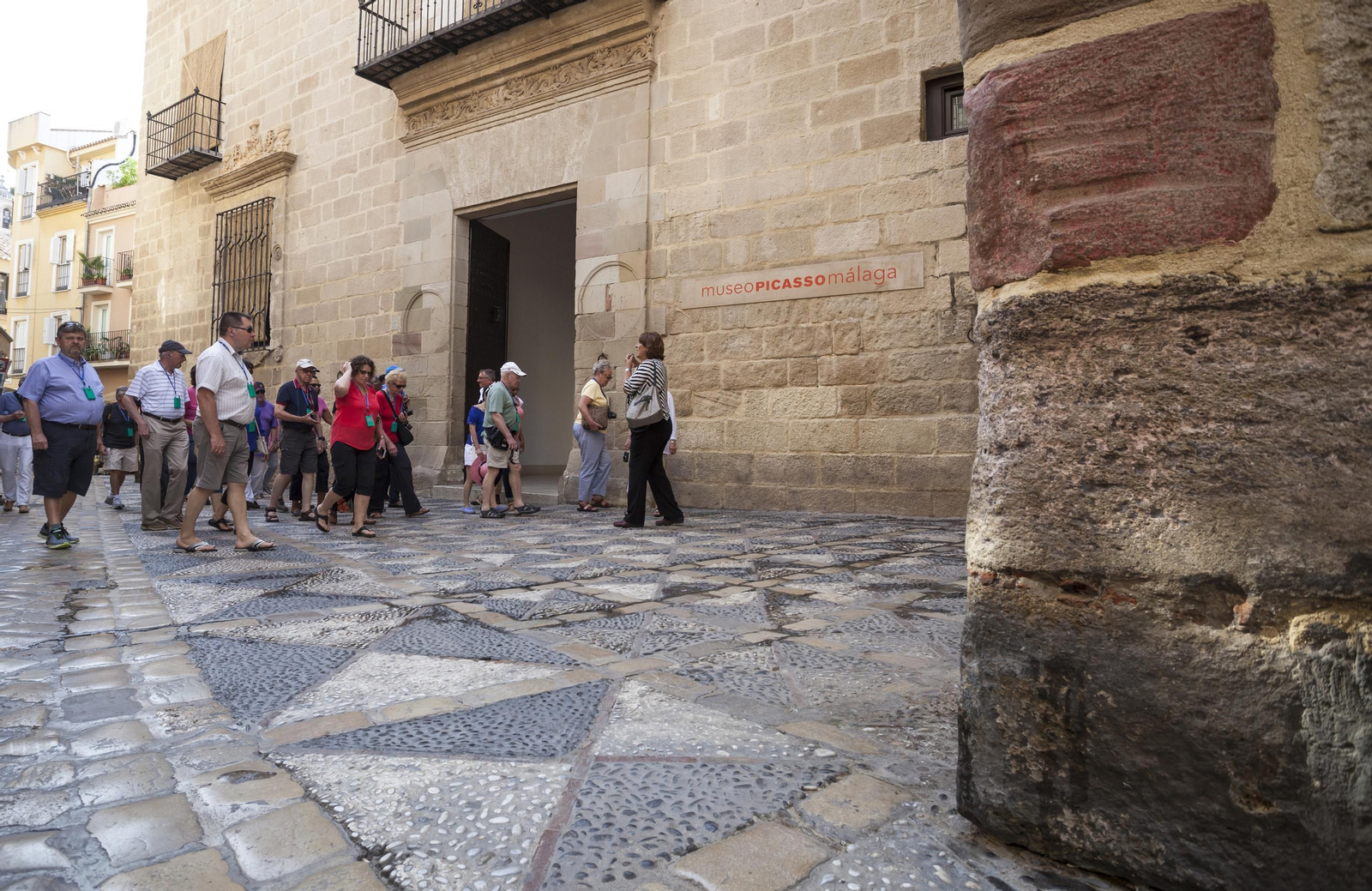 Acceso principal del museo, en la calle San Agustín