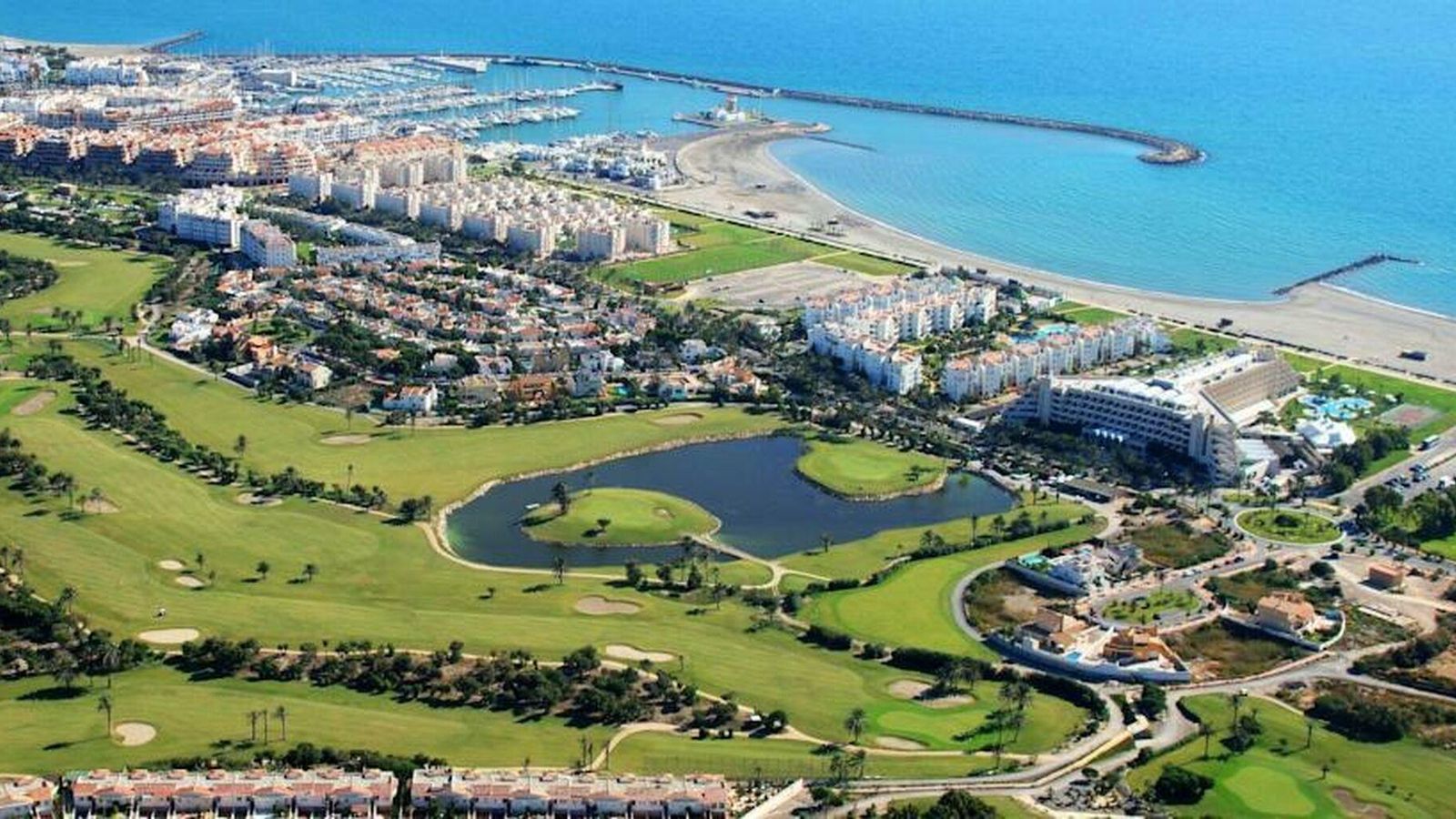 Almerimar ofrece numerosas posibilidades de ocio en El Ejido.