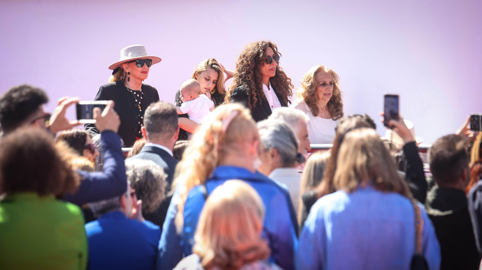 Toda la familia de Lola Flores y muchos famosos en Jerez en la inauguración de su Centro Cultural Toda la familia de Lola Flores y muchos famosos en Jerez en la inauguración de su Centro Cultural