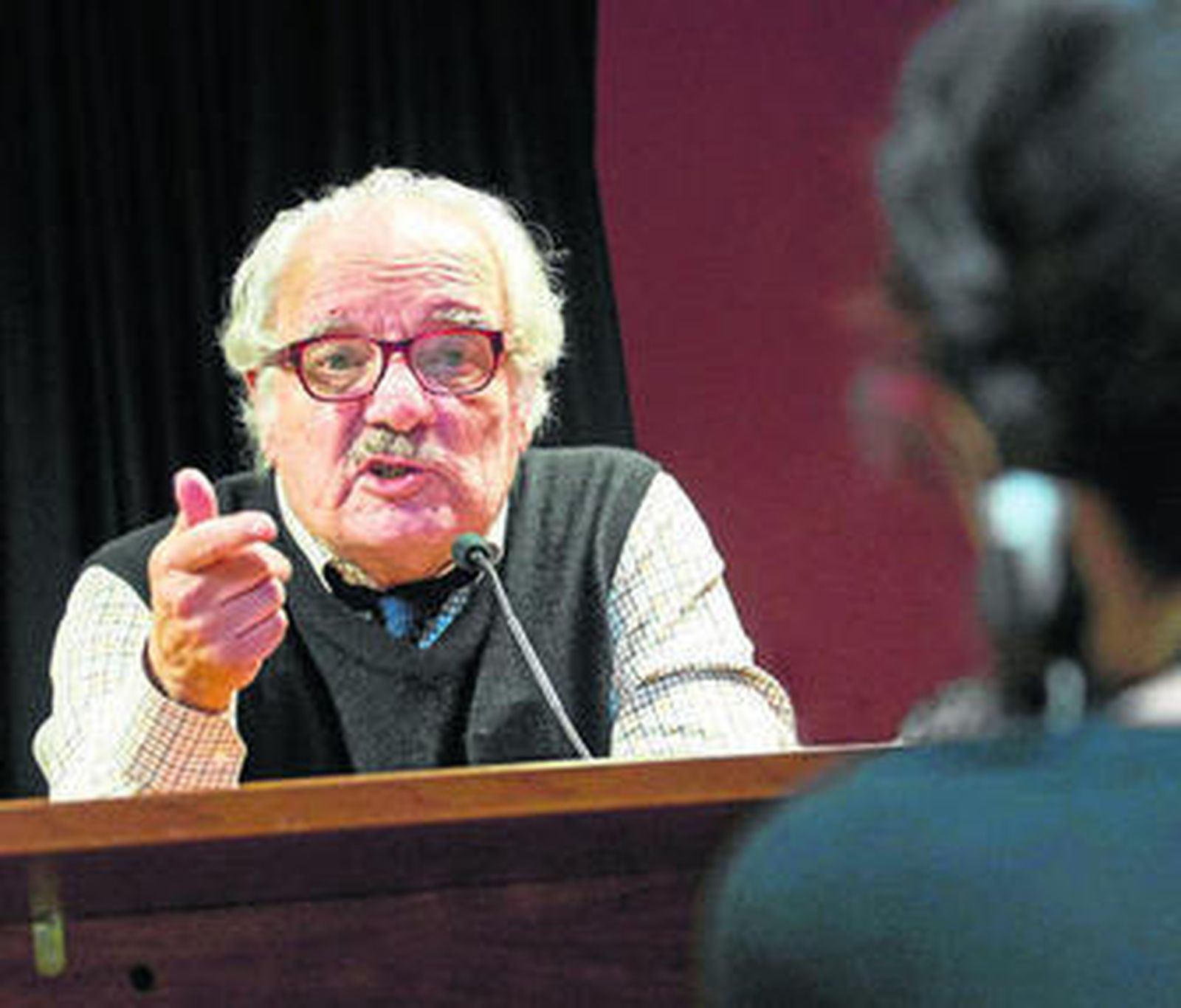 El escritor y periodista Javier Reverte (Madrid, 1944), el pasado mes de diciembre durante un acto en Logroño.