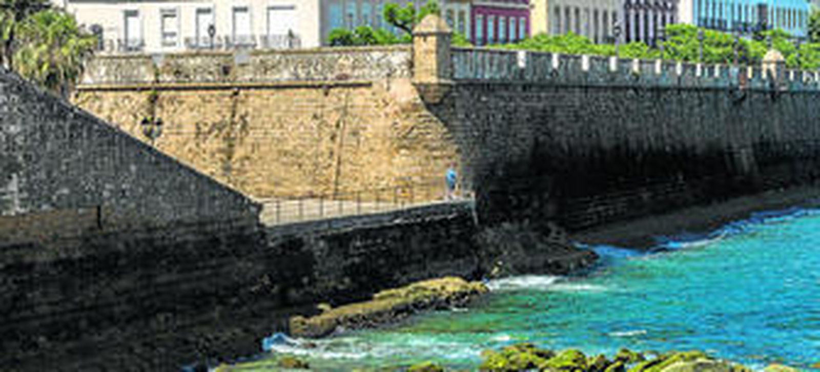 Lugar en el que la Autoridad Portuaria ha sugerido crear una nueva playa para la ciudad.