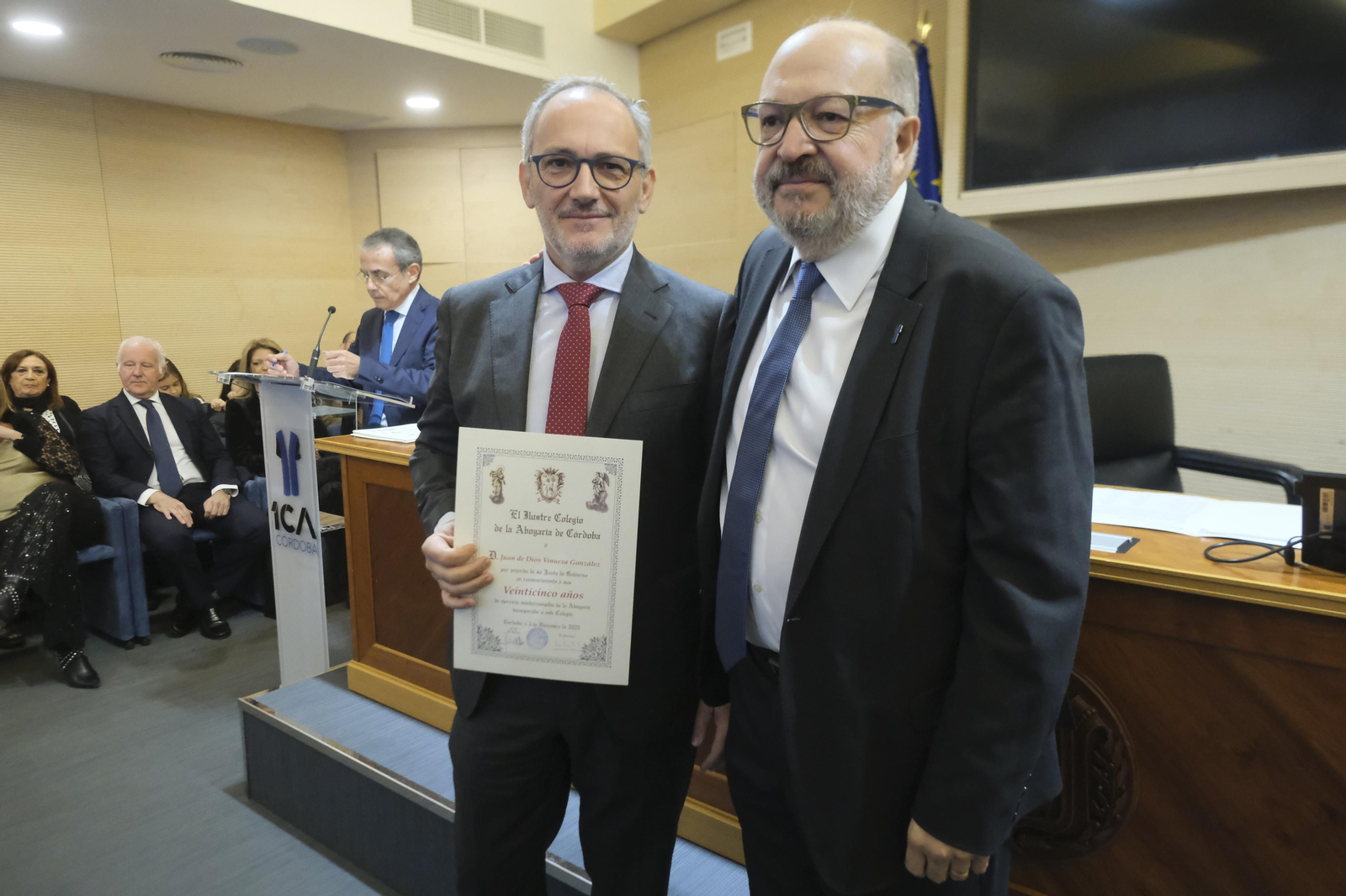 El Colegio de la Abogacía de Córdoba homenajea a sus colegiados más veteranos, en imágenes