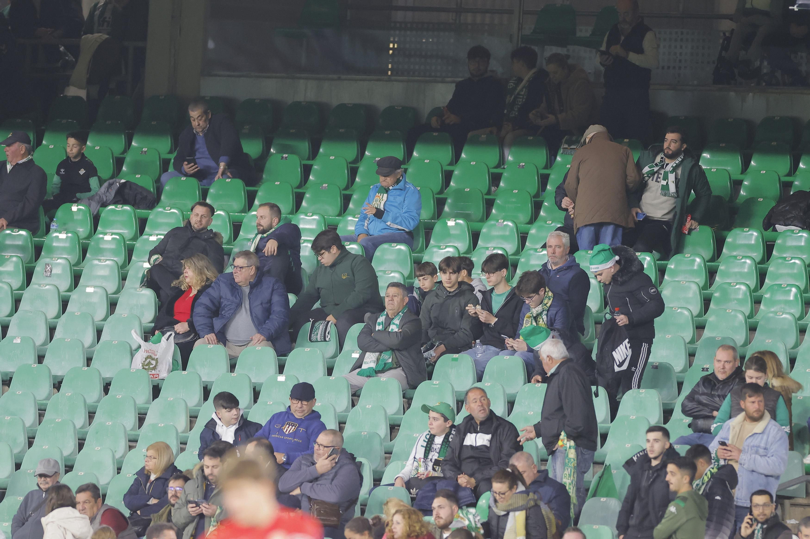 Búscate en las fotos del Betis-Girona