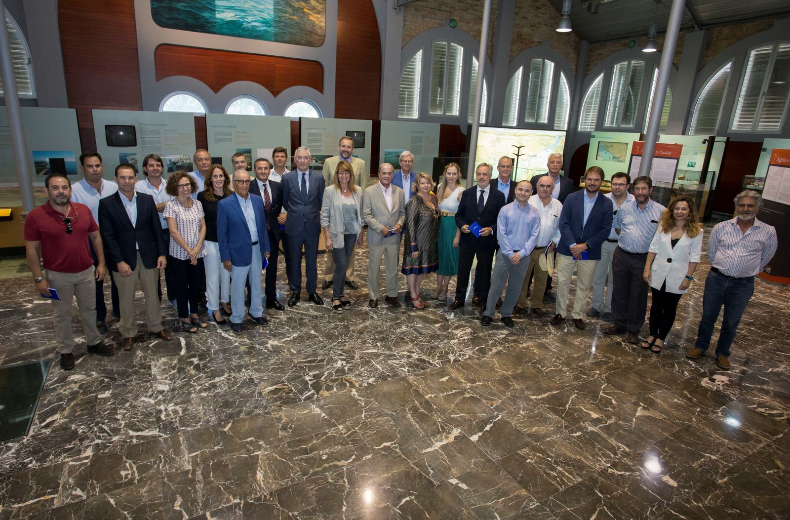 Imagen de los participantes en la asamblea general de HuelvaPort.
