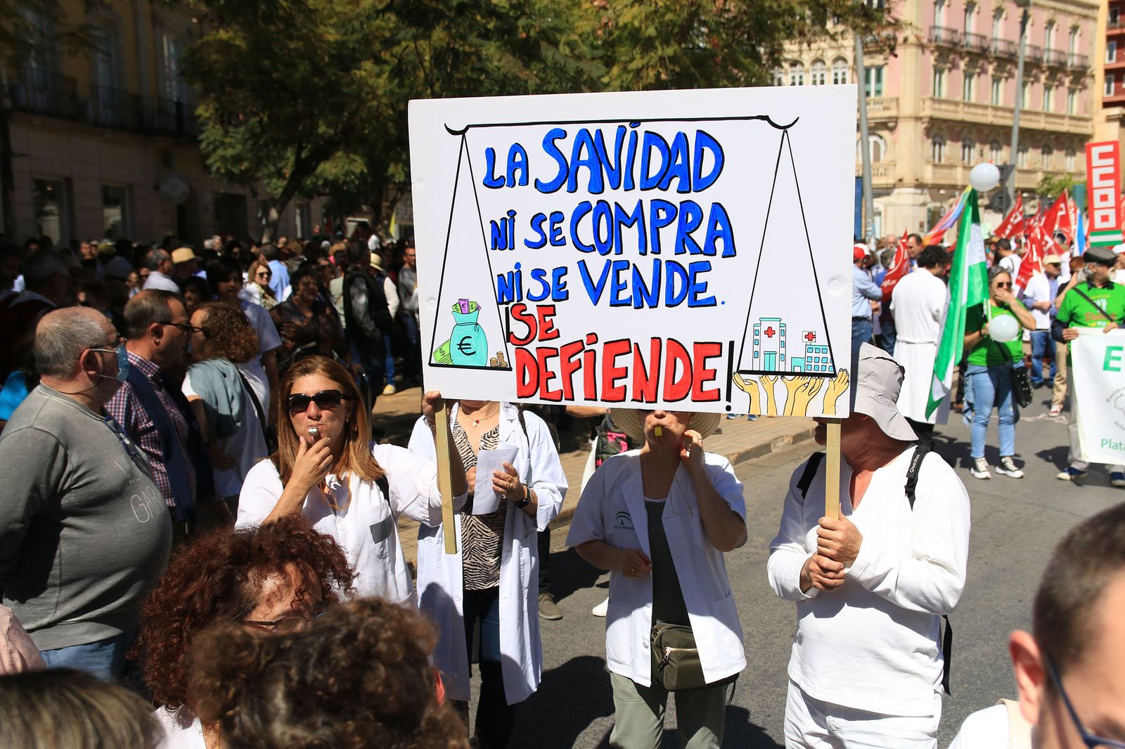 Los sanitarios de Almería se manifiestan contra la mala salud de la sanidad andaluza
