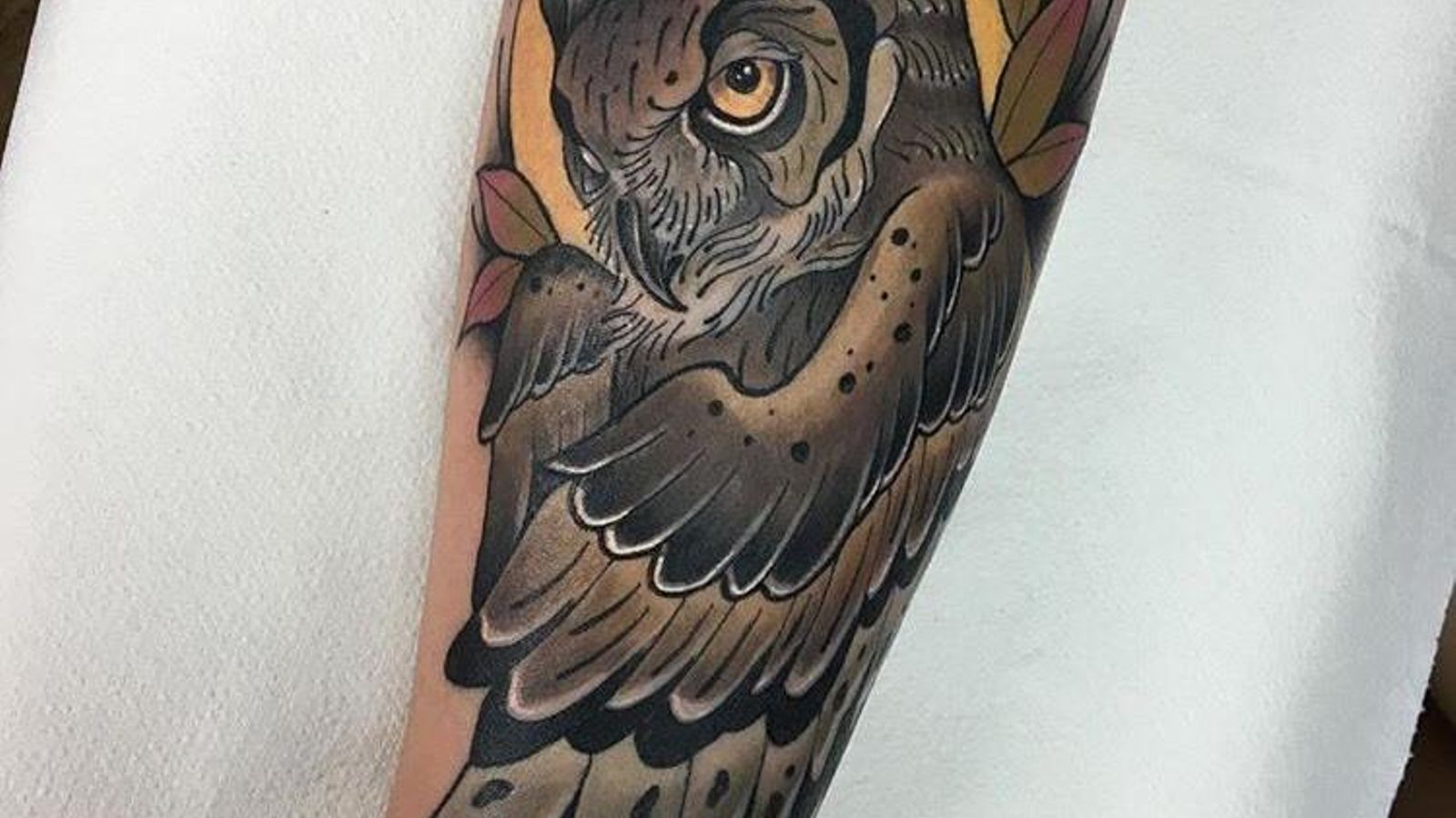 La especialidad de Pedro son los tatuajes de animales llenos de vida y color.