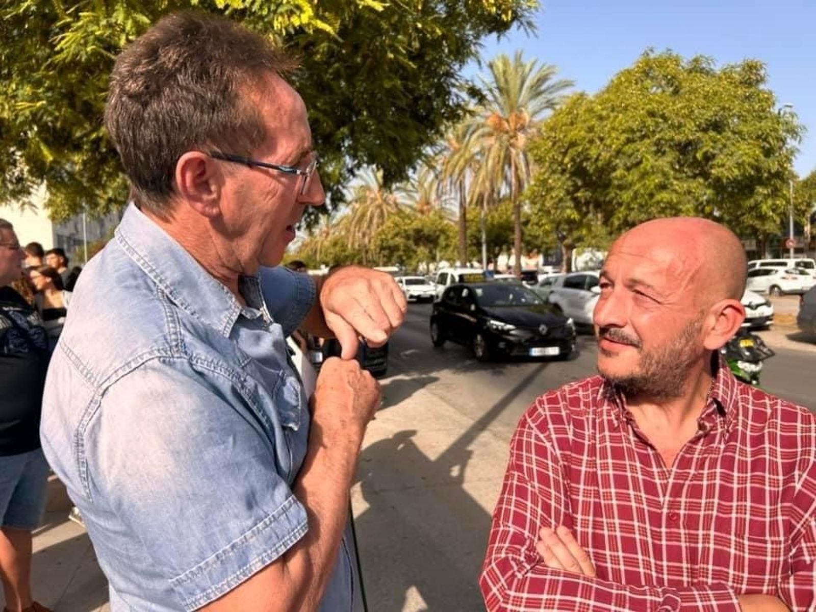 El concejal del grupo municipal La Confluencia Raúl Ruiz-Berdejo, a la derecha de la imagen. El concejal del grupo municipal La Confluencia Raúl Ruiz-Berdejo, a la derecha de la imagen.