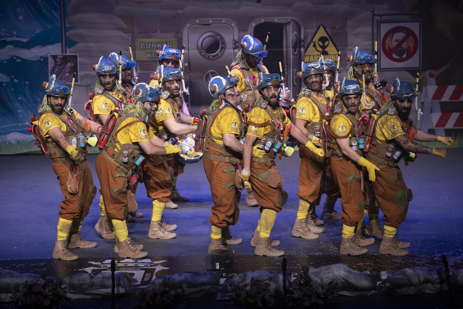 Imágenes de la actuación de la murga de Huelva "No te vayas a espantar. El juicio final" en el Carnaval Colombino