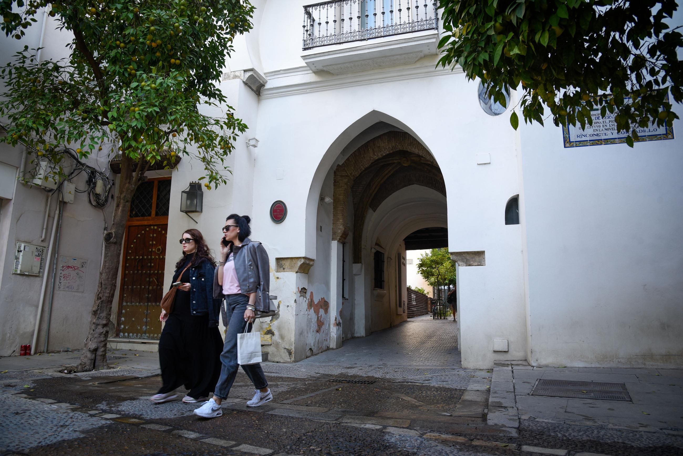 Denuncian el mal estado del Postigo de Abd-el-Aziz, uno de los accesos históricos al Alcázar