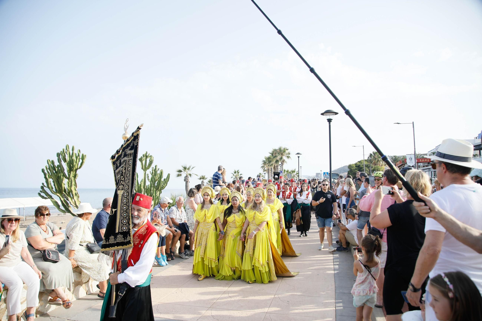 La carrera de cintas y la exhibición de caballos de los Moros y Cristianos de Mojácar, en imágenes