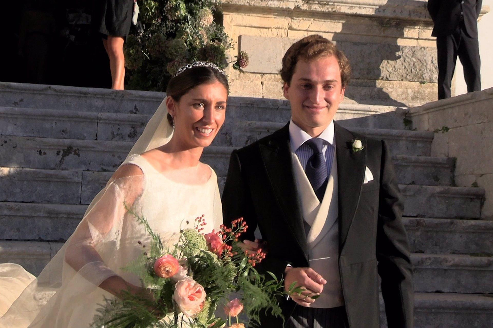 Los contrayentes tras el término de la celebración religiosa