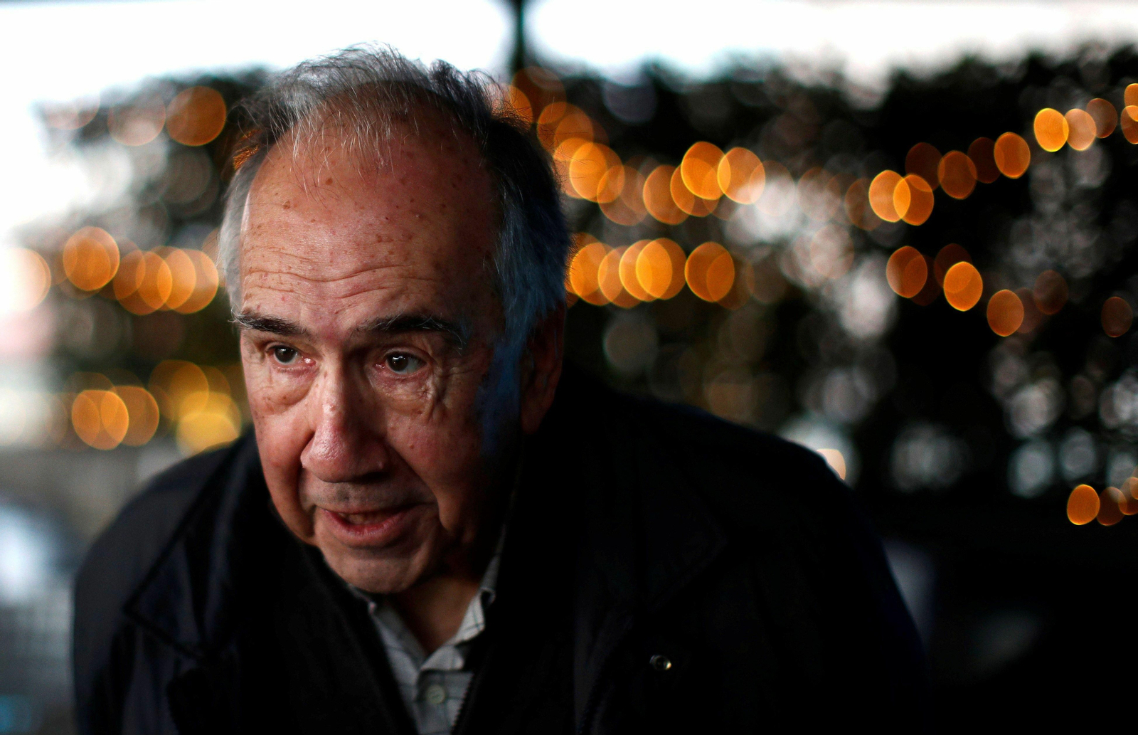 El poeta Joan Margarit tras la rueda de prensa que ha ofrecido esta tarde en Barcelona.