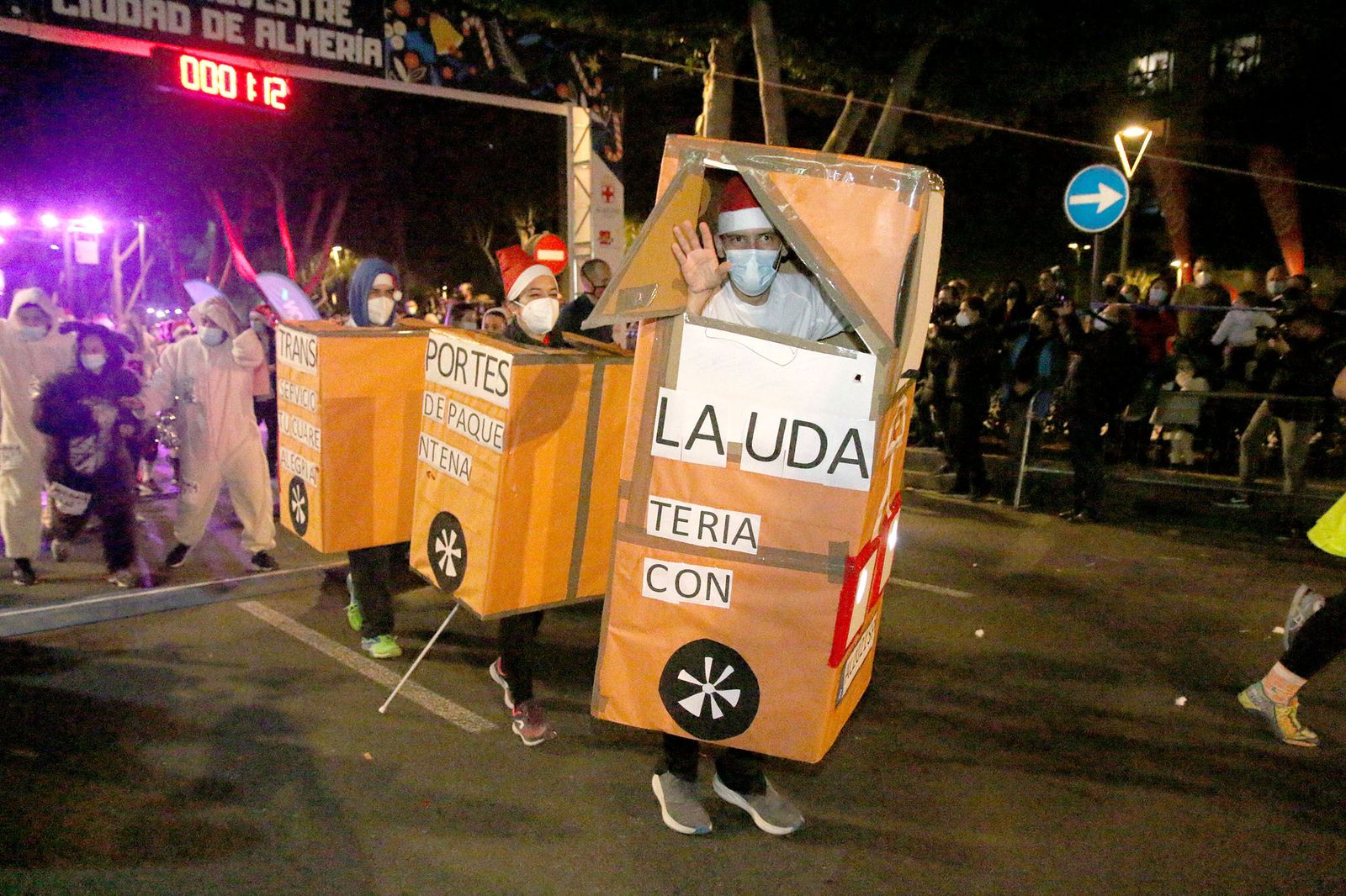 Divertido disfraz del camión de transportes de la UDA, al que todos desean ver en Primera División.