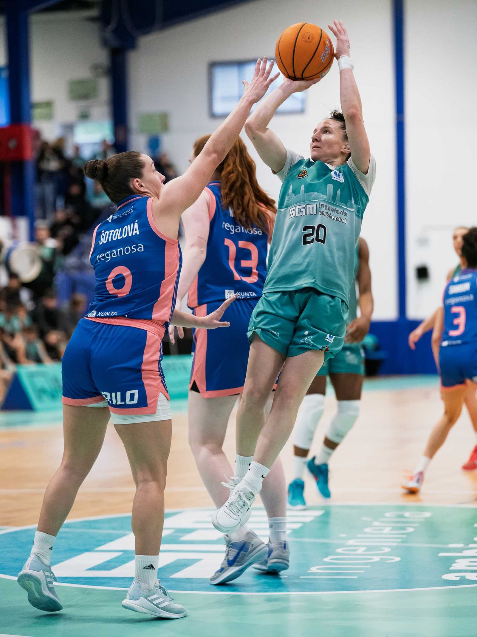 CAB Estepona-Baxi Ferrol: Partido redondo para hacer vibrar al Pineda