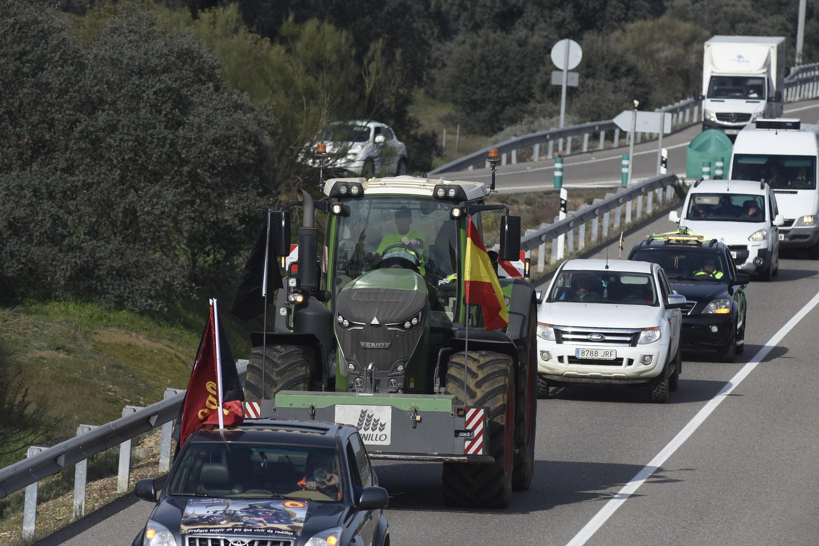 La protesta de los agricultores de la zona Norte de Córdoba, en imágenes