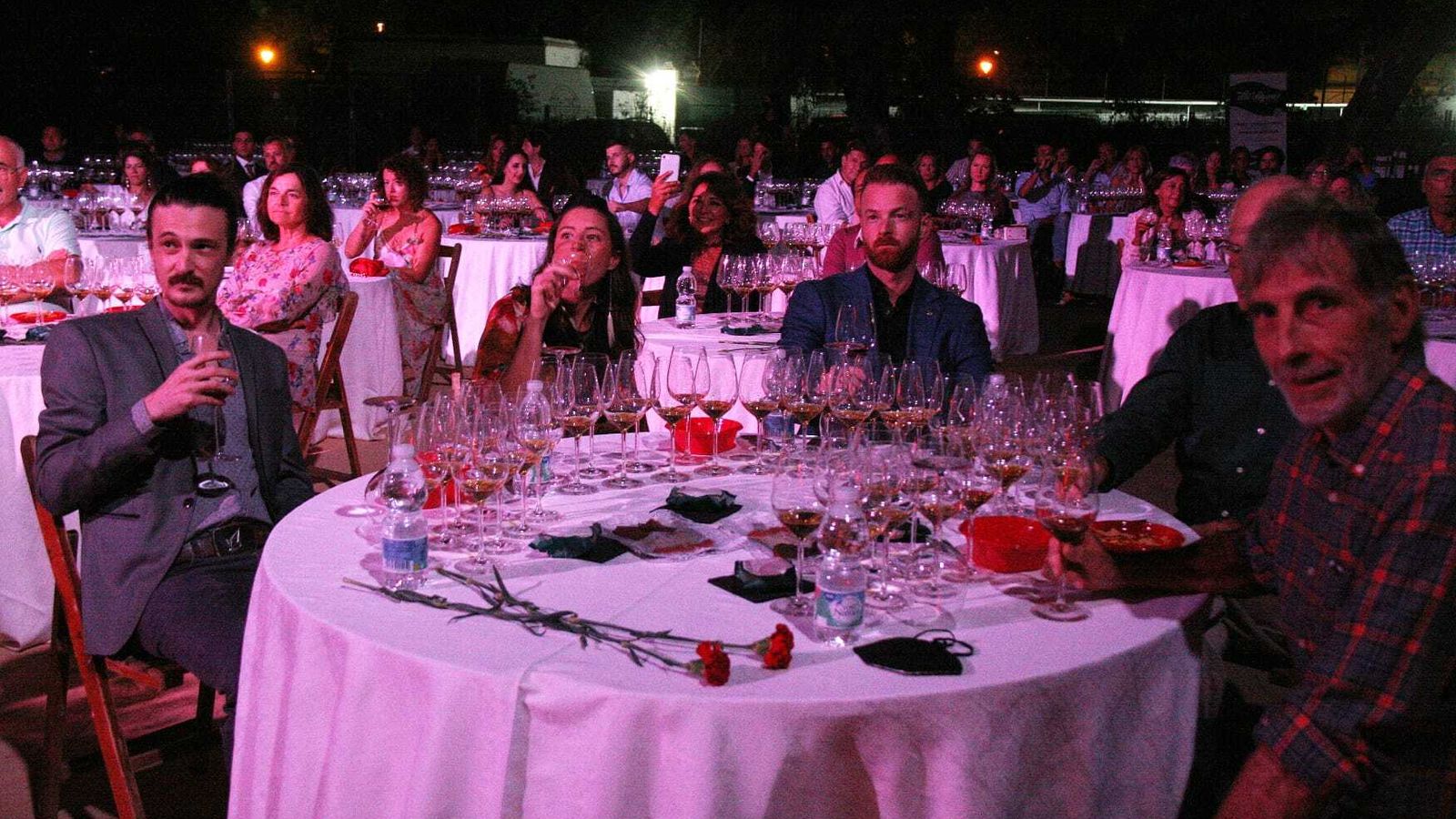 La originalidad marcó el evento solidario, celebrado en los jardines del Hotel Duques de Medinaceli.