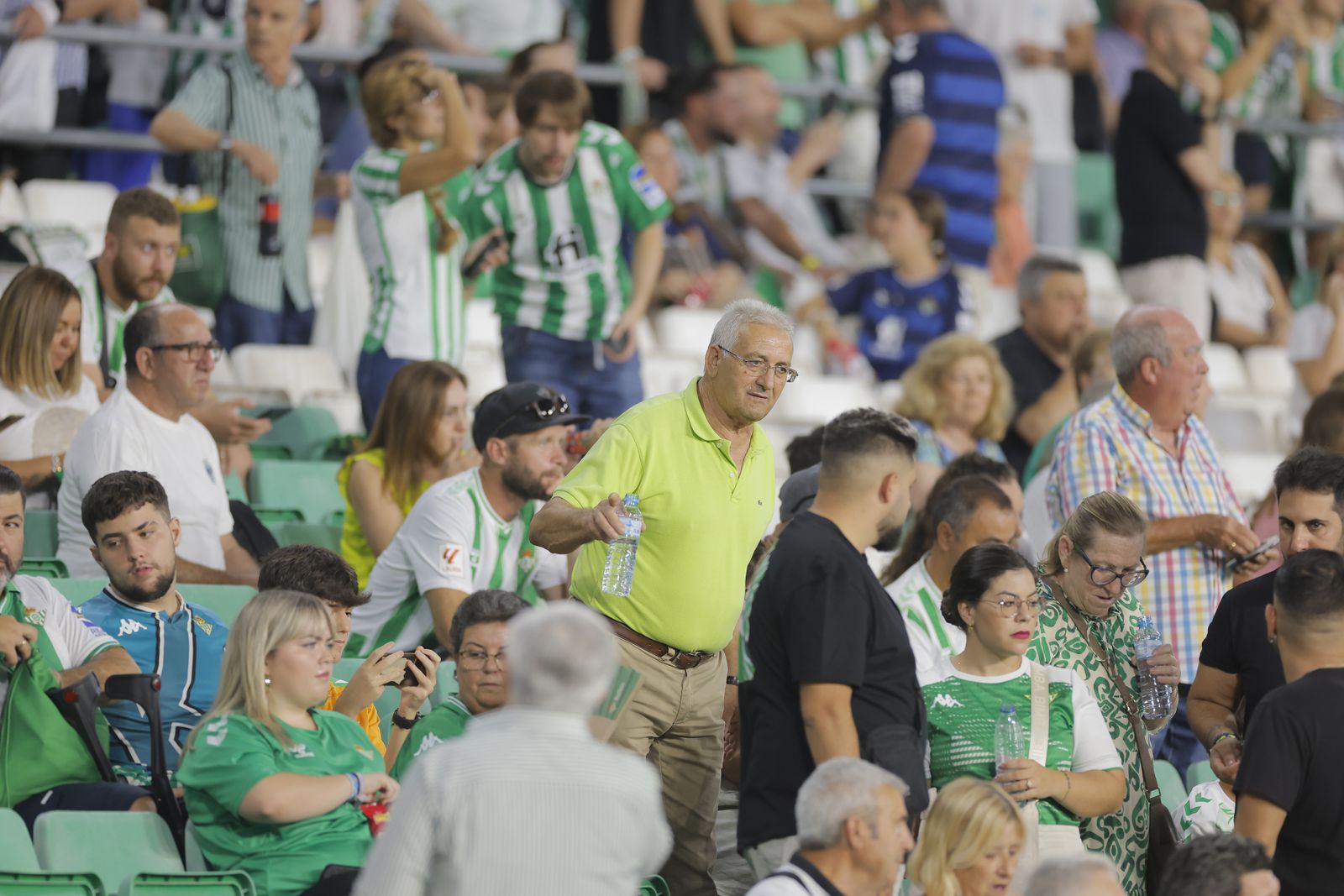 Búscate en las fotos del Betis-Valencia