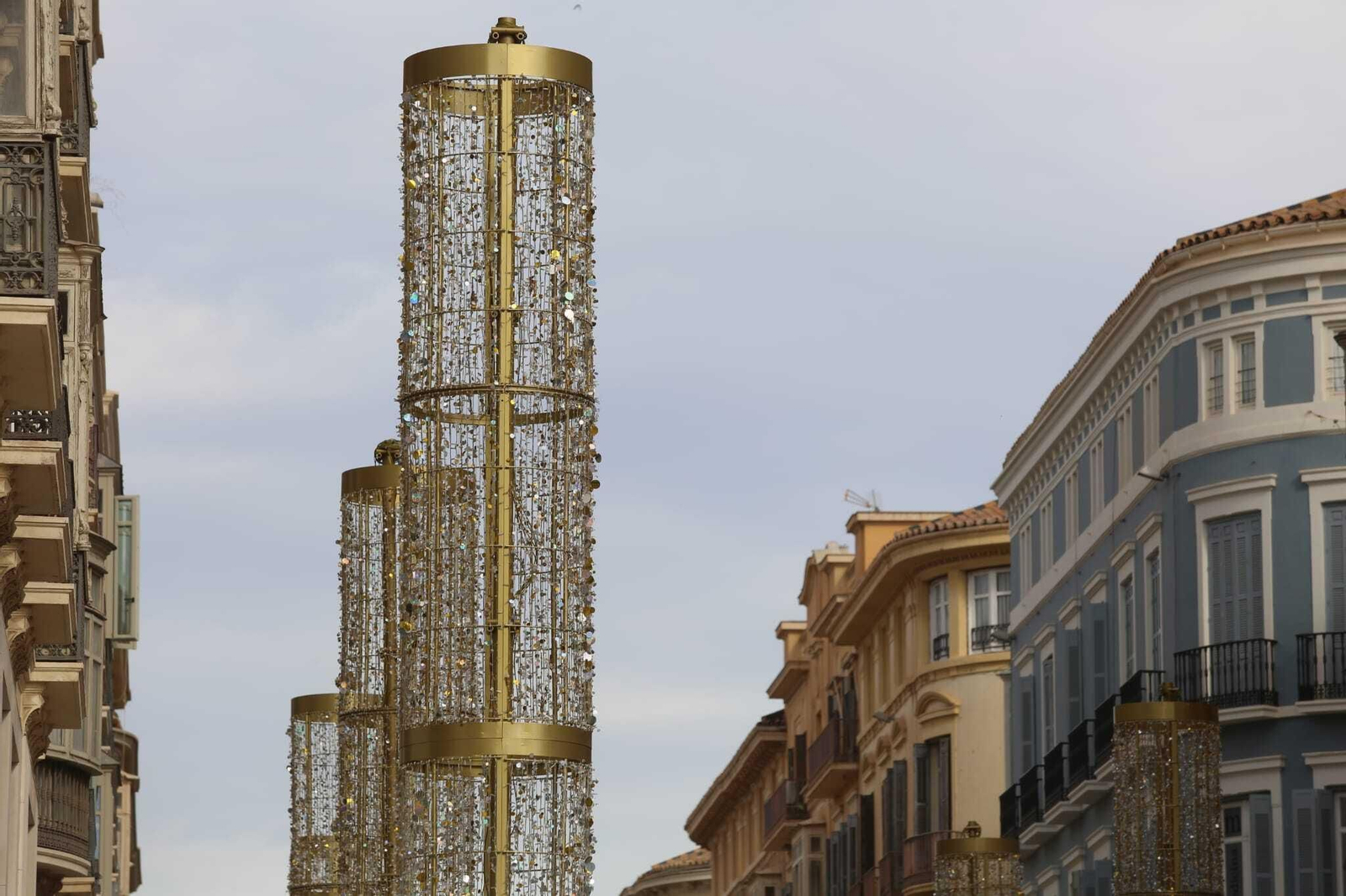 Las primeras fotos de la instalación de las nuevas luces de Navidad en Málaga Las primeras fotos de la instalación de las nuevas luces de Navidad en Málaga