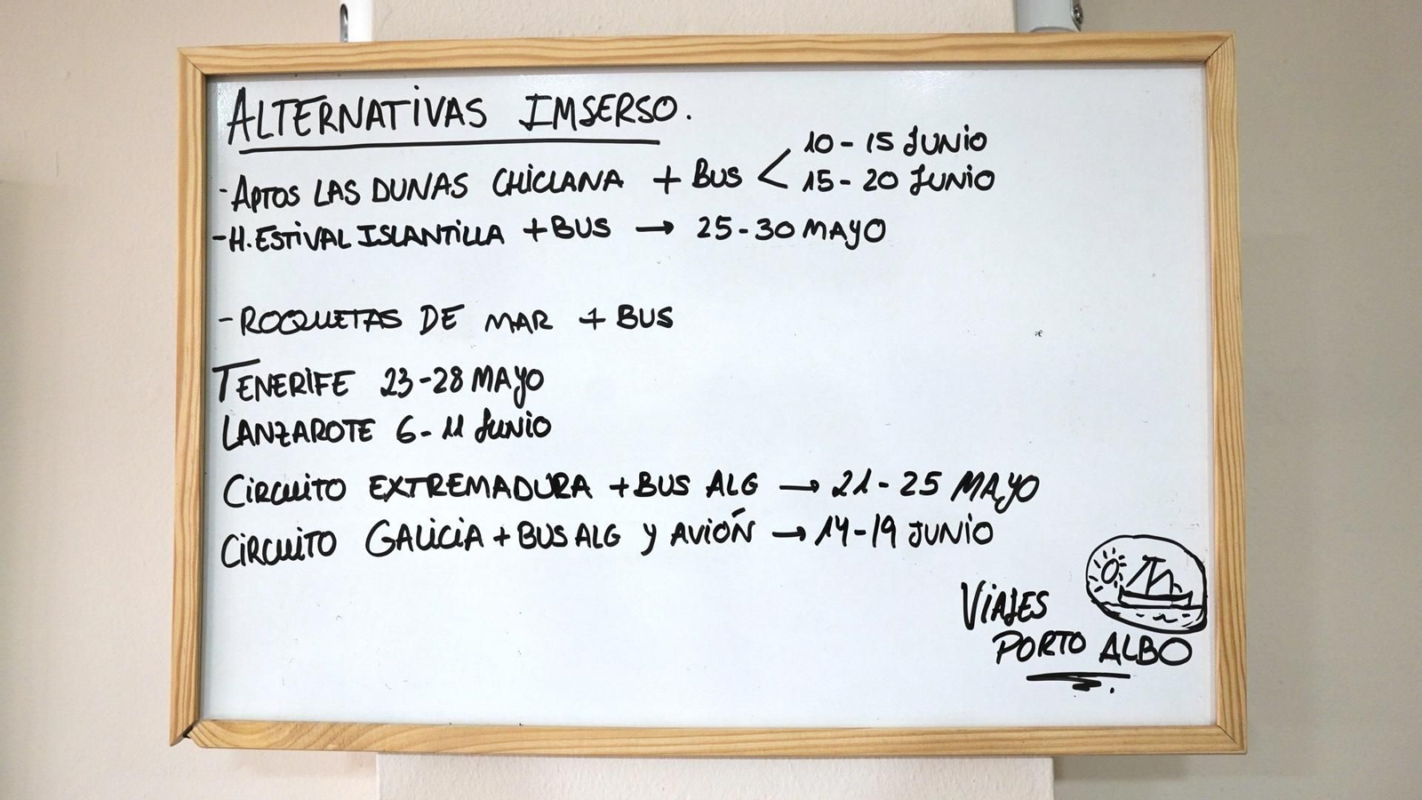 Los mayores de Algeciras llenan las agencias de Algeciras para la compra de viajes del Imserso