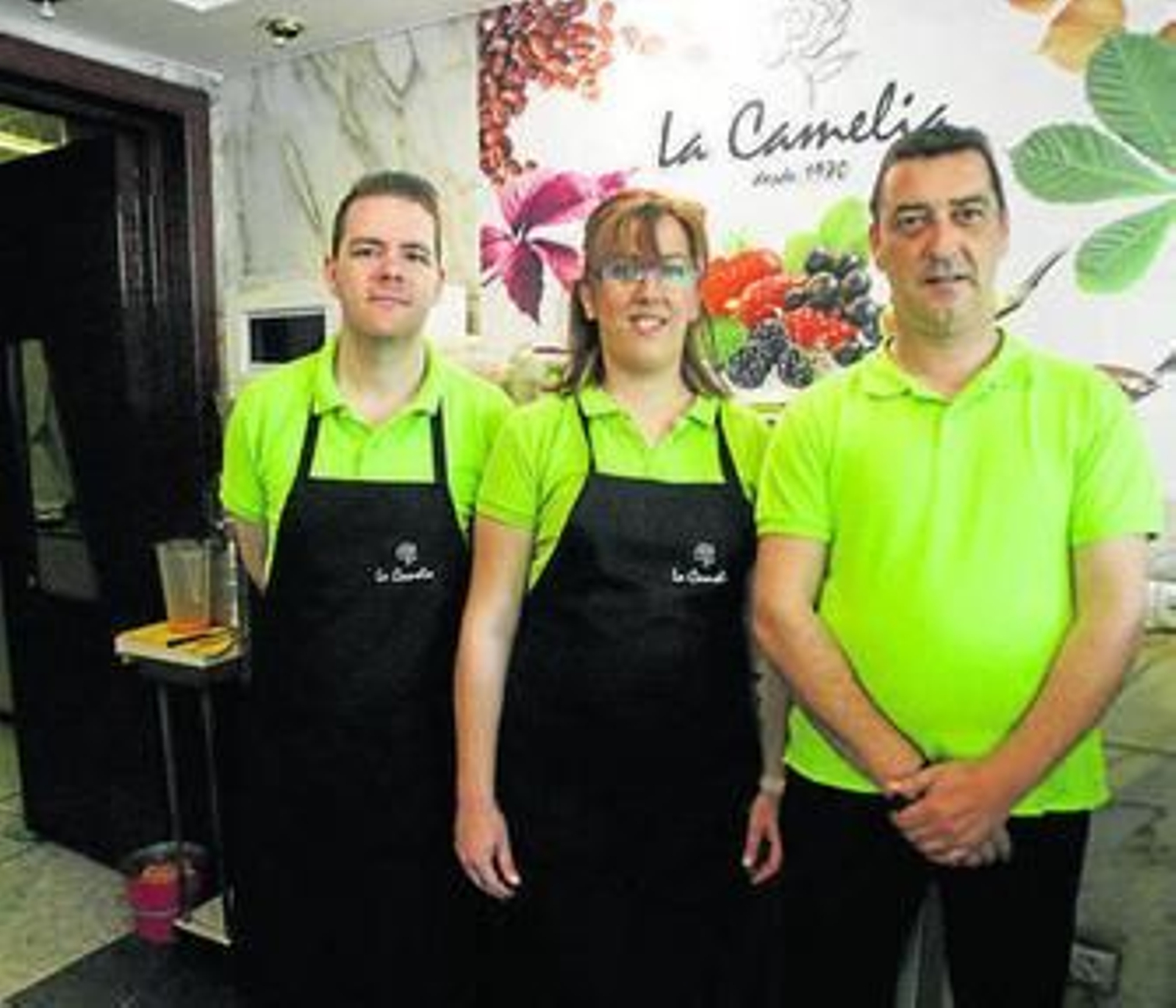 Raúl López, Inmaculada Raya y Vidal Mesa en La Camelia.