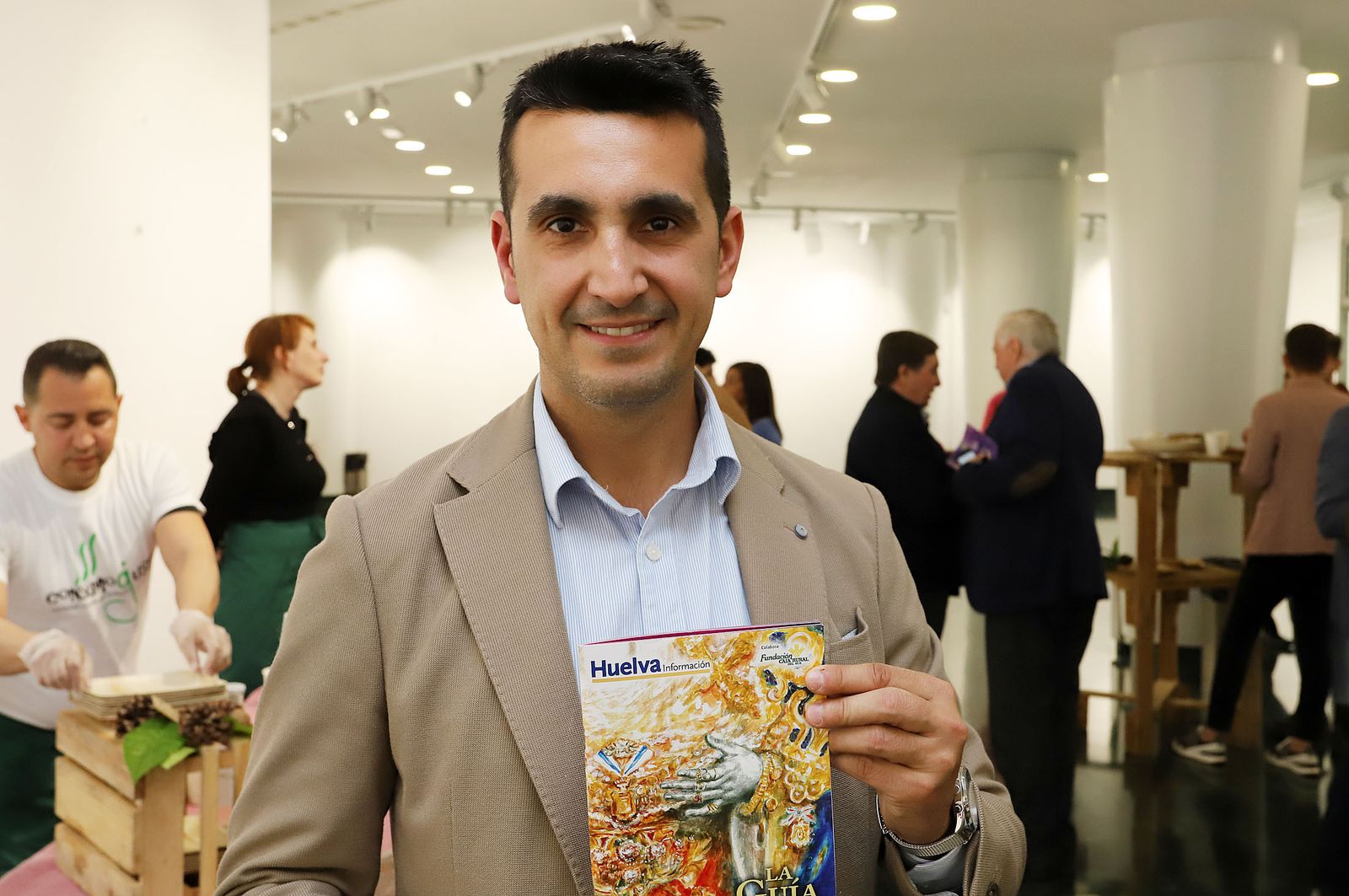 Imágenes de la presentación de la Guía de Semana Santa de Huelva Información