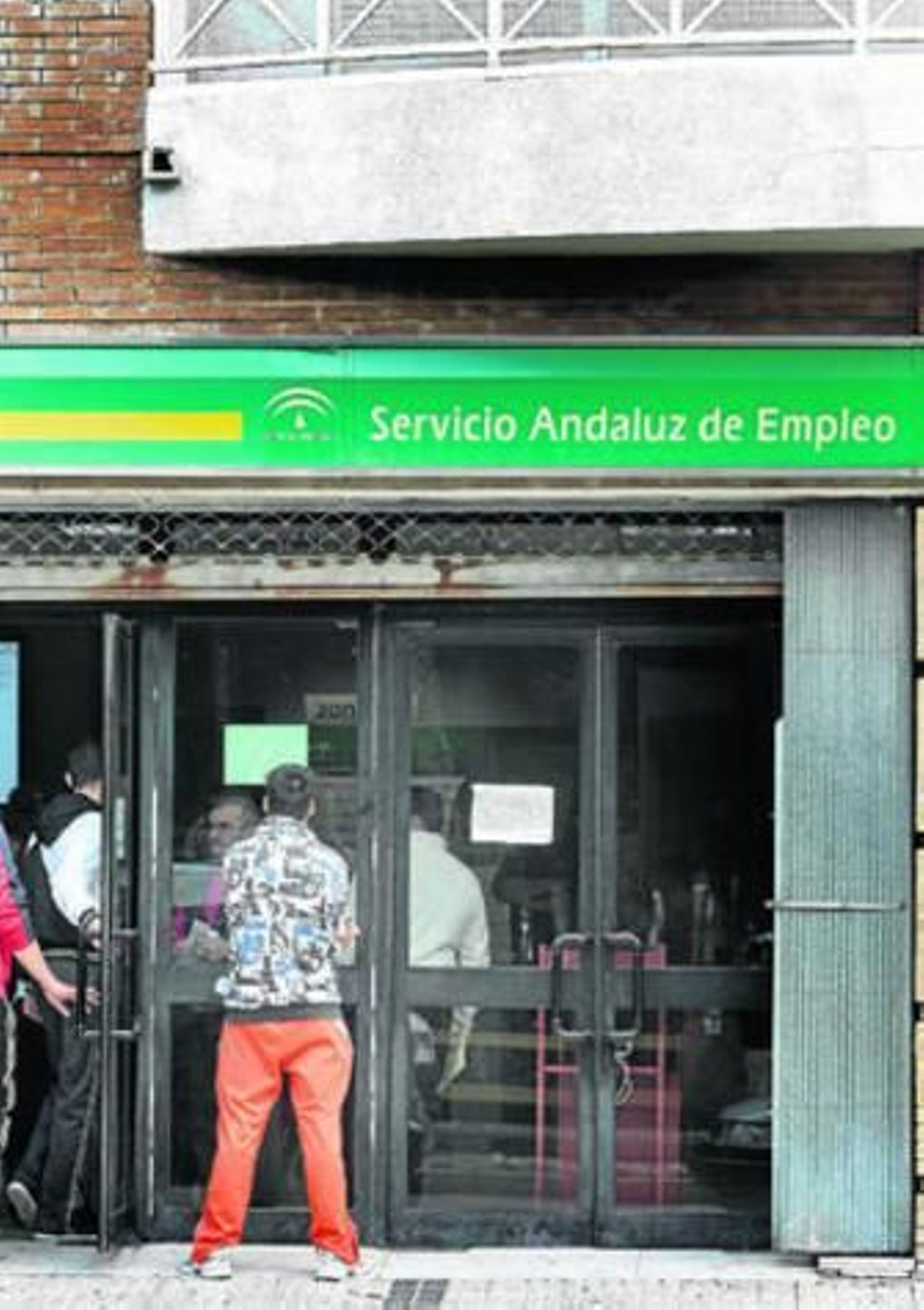 Exterior de la oficina del SAE en la avenida del Descubrimiento.