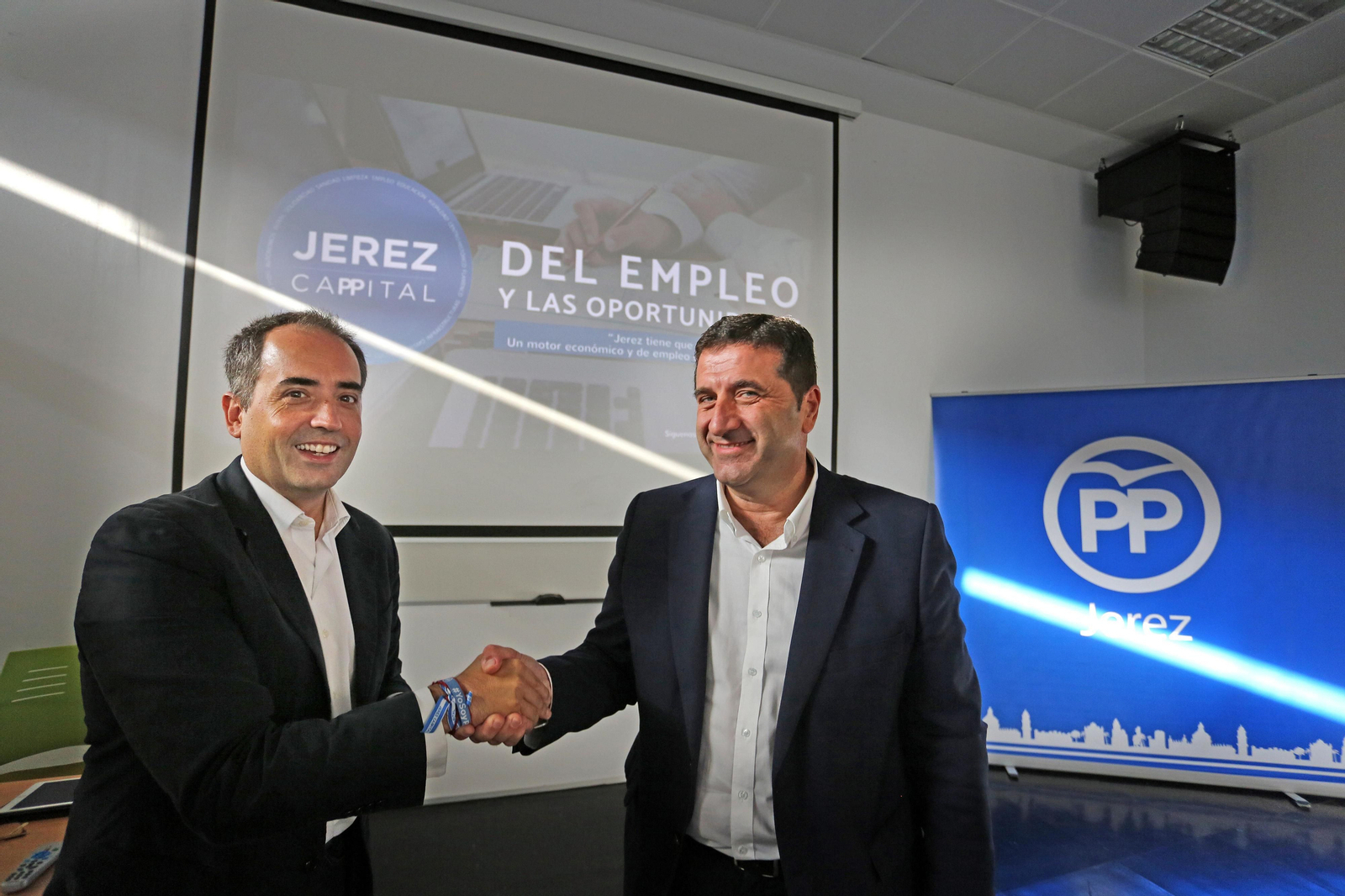 Antonio Saldaña e Ignacio Martínez, ayer en el PTA.