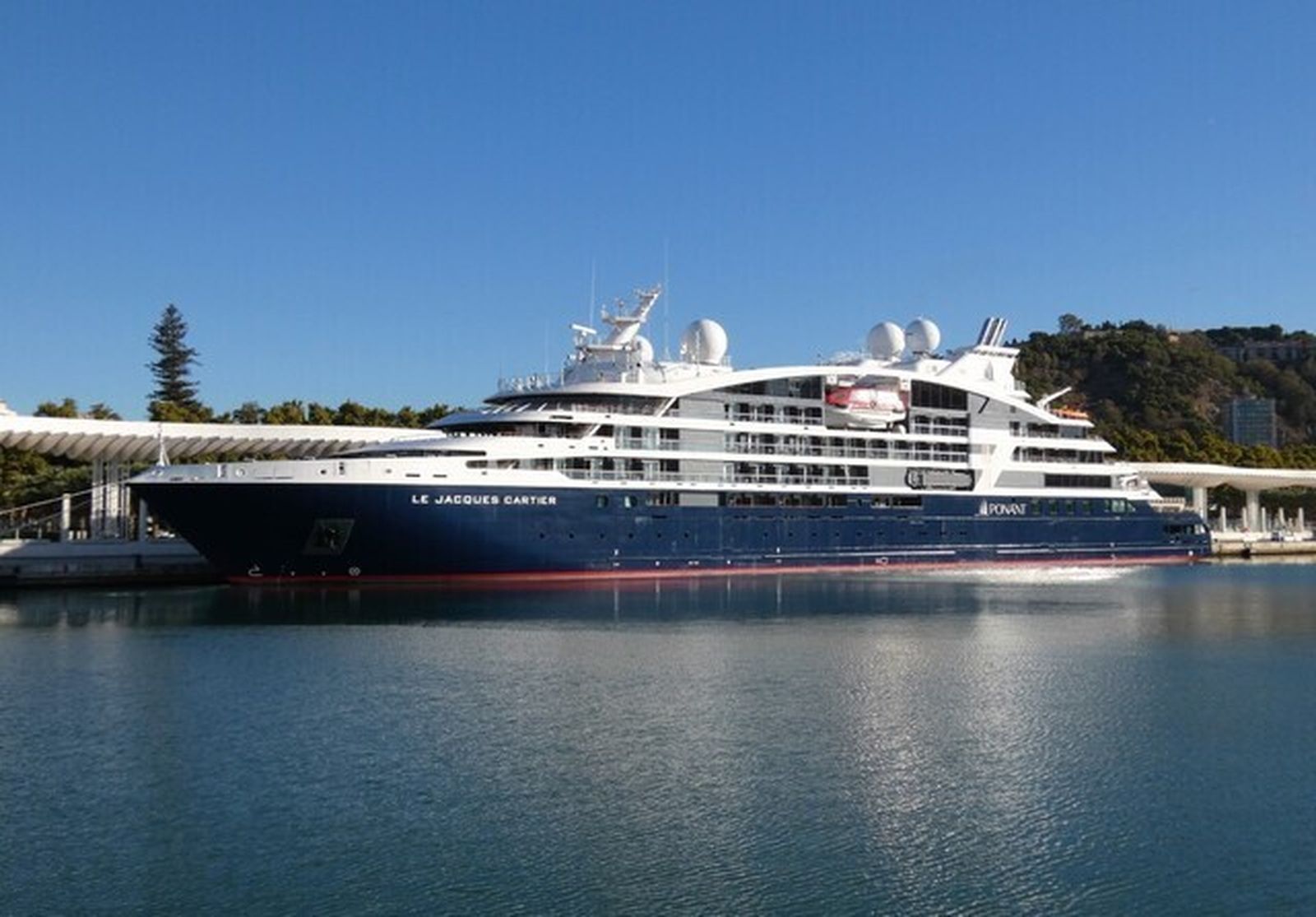 El barco de los 'ojos azules' llega a Málaga