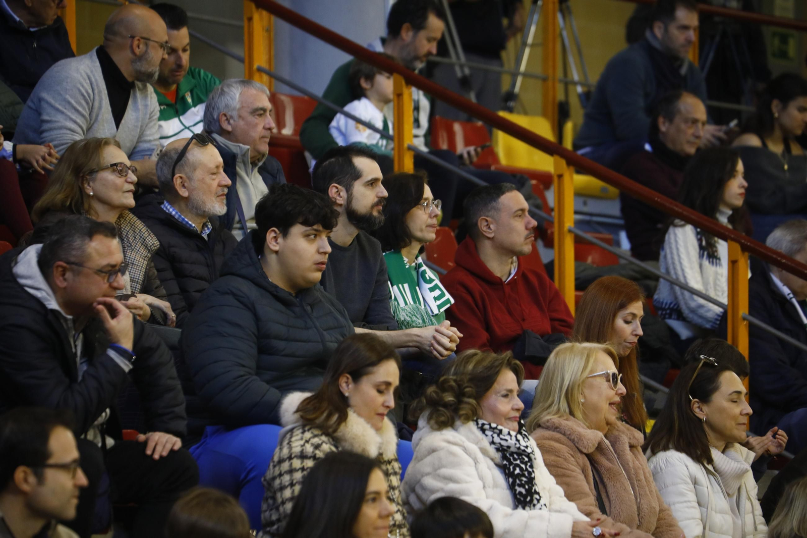 Las mejores fotos del ambiente en Vista Alegre para el Coto Córdoba - UDEA Algeciras