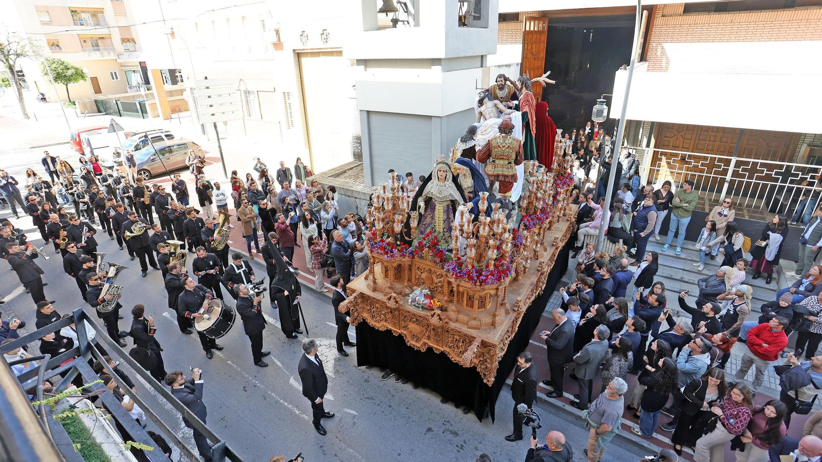 Imágenes de la Hermandad de la Sagrada Mortaja en el Sábado Santo de Jerez 2025