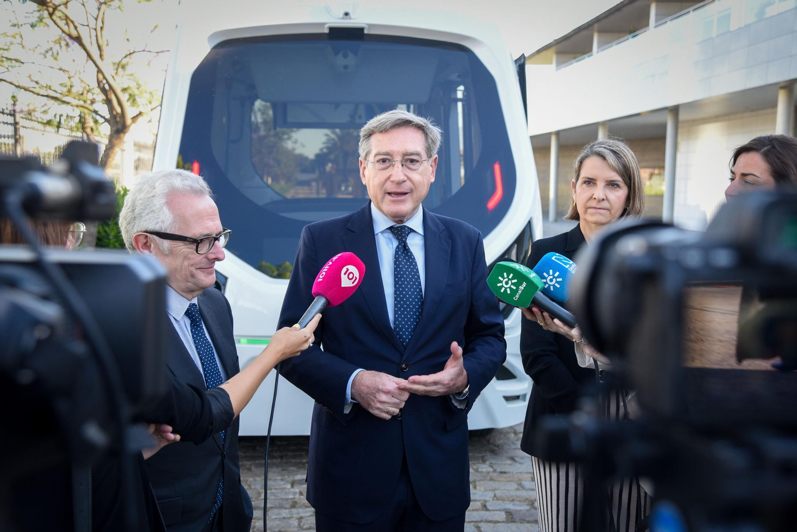 Las fotos de la presentación de la lanzadera autónoma del Puerto de Sevilla