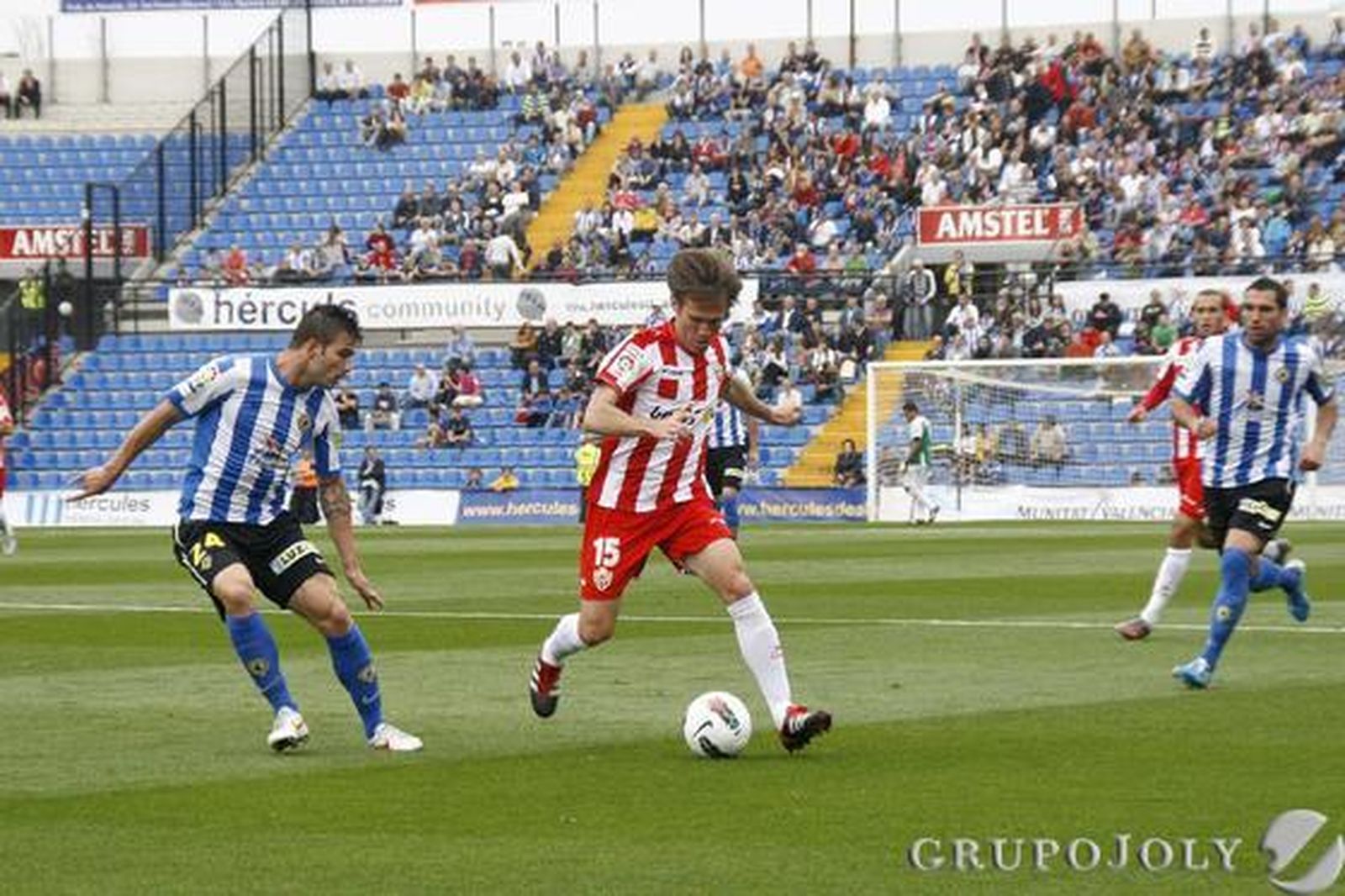 El Almería se lleva un punto del Rico Pérez y se mantiene en la pelea por las plazas de promoción. 

Foto: Rafael Gonzalez