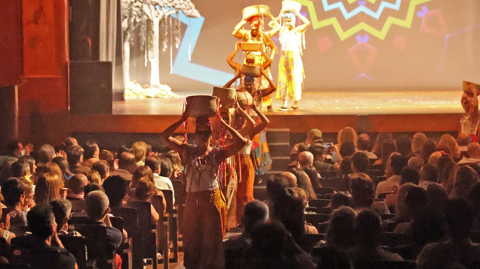 'África' el espectáculo de fin de curso de las Hermanas Sanchez en Jerez