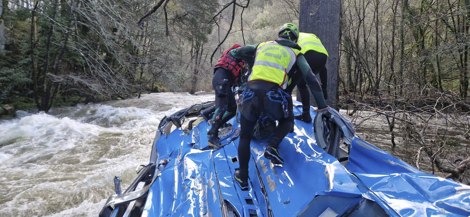 Impactantes imágenes: así quedó el autobús de Pontevedra tras caer al río