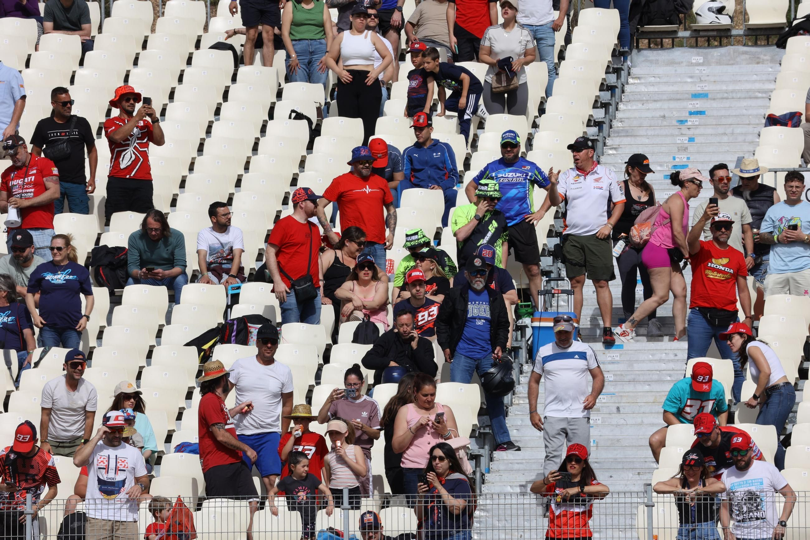 Ambiente del viernes en las gradas del Circuito de Jerez - Ángel Nieto