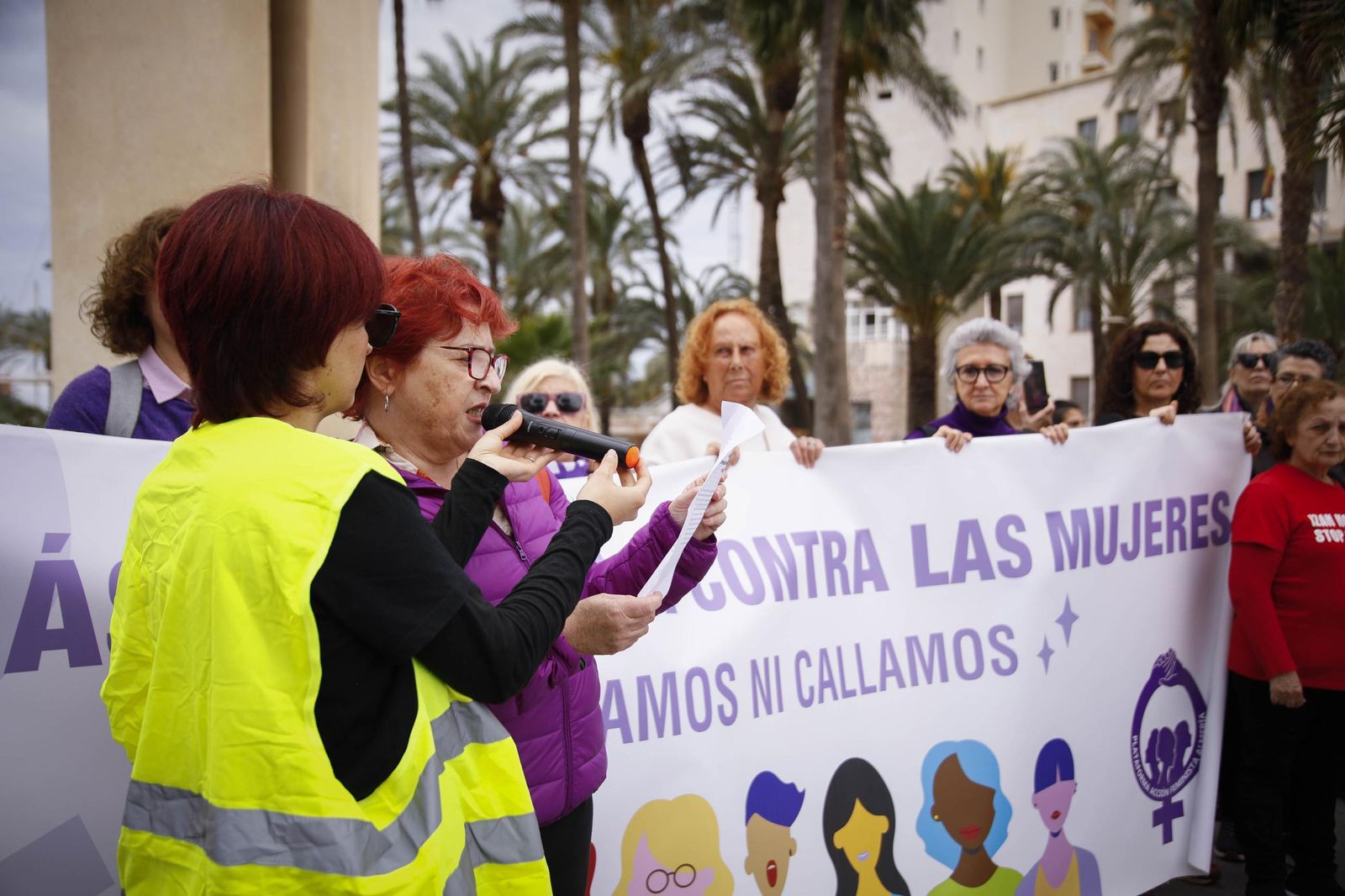 Las imágenes de la manifestación realizada por la Plataforma de Acción Feminista en Almería