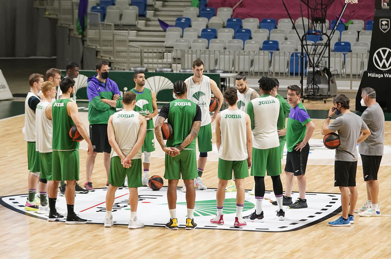 El entrenamiento del Unicaja, con Mekel y Nzosa entre ellos. El entrenamiento del Unicaja, con Mekel y Nzosa entre ellos.