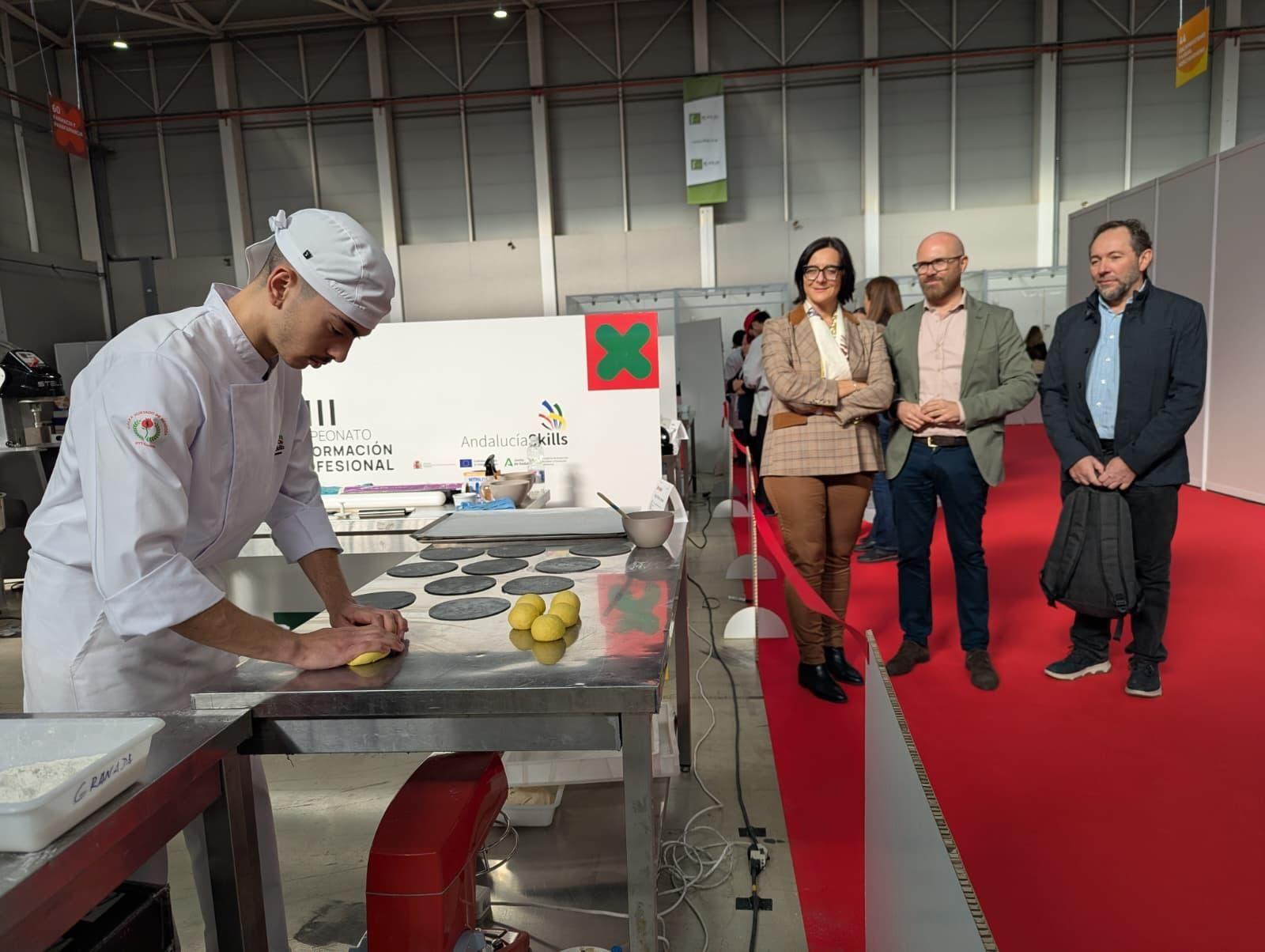 La delegada territorial de Desarrollo Educativo y Formación Profesional en Granada, María José Martín Gómez, ha acudido al encuentro