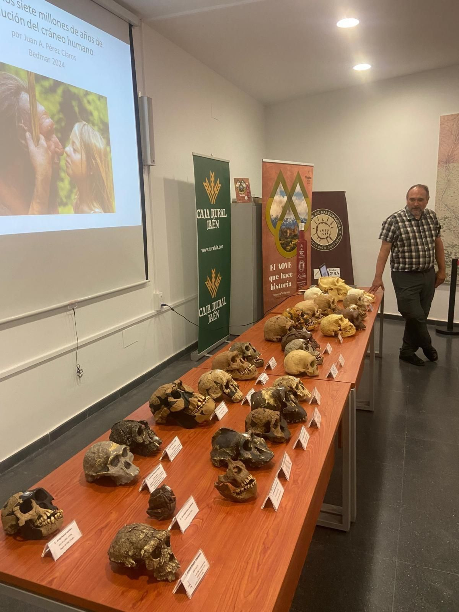 Los hallazgos de restos humanos de la edad del Cobre, en la cueva del río Cuadros, en Bedmar, en imágenes