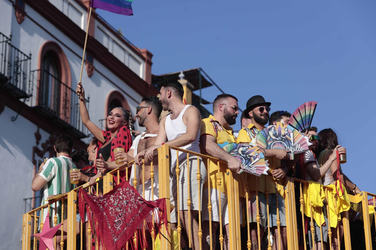 Las imágenes de la cabalgata del Orgullo LGTBI en Sevilla