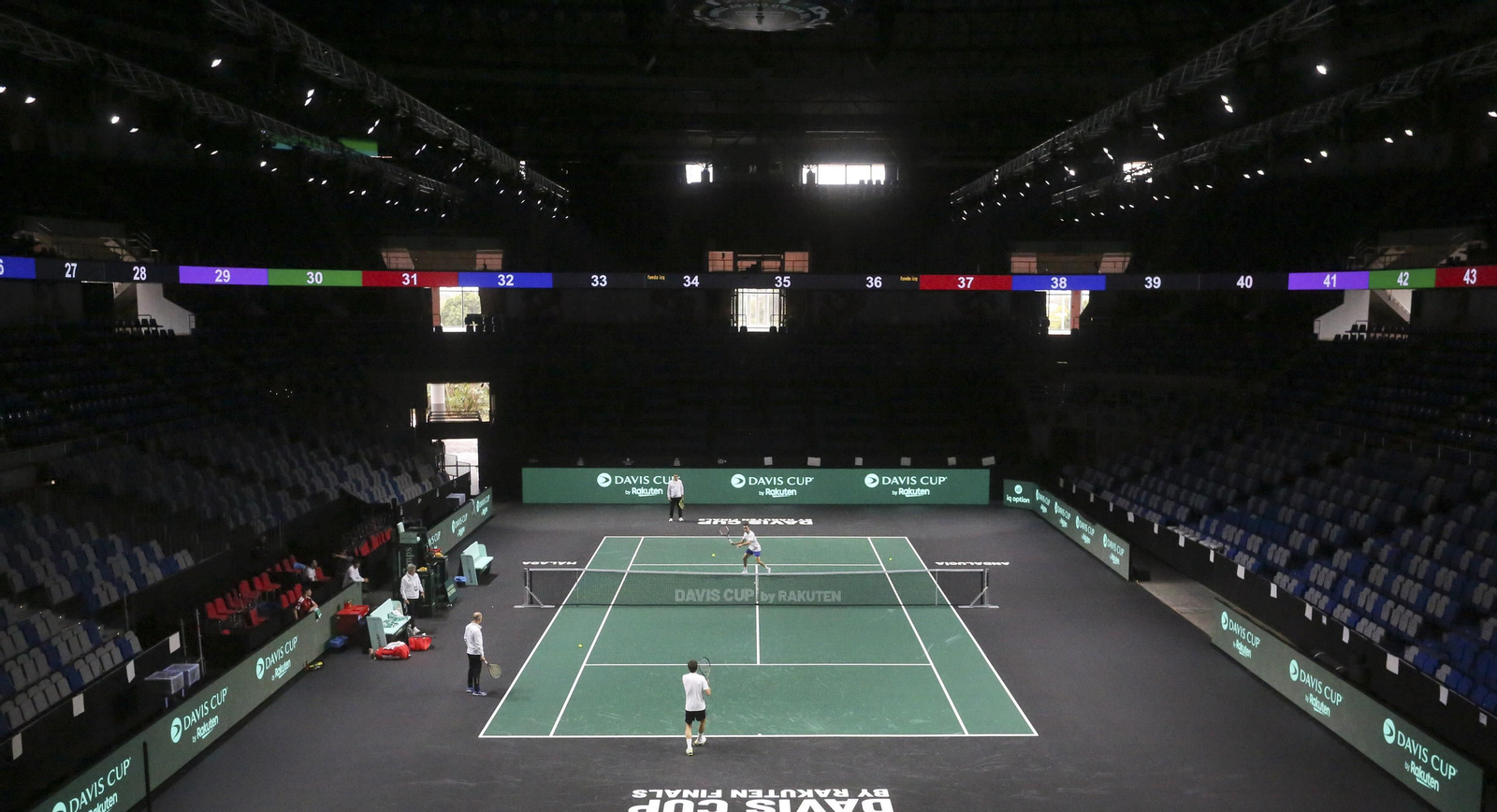 La metamorfosis del Carpena para la Copa Davis, con los jugadores sobre la pista ya