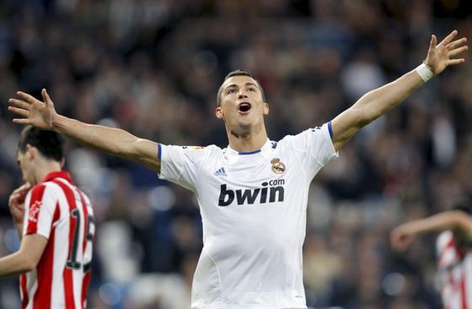 Cristiano Ronaldo celebra su tercer gol.  Foto: EFE