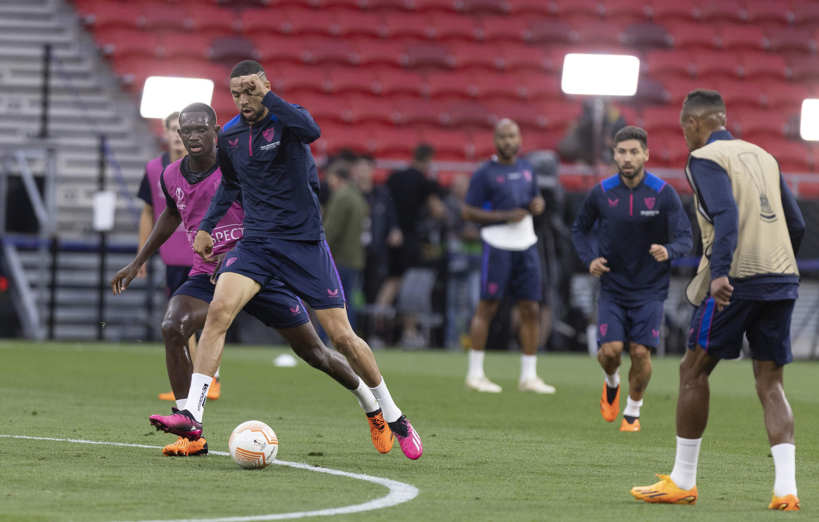 Las imágenes del entrenamiento del Sevilla FC en Budapest