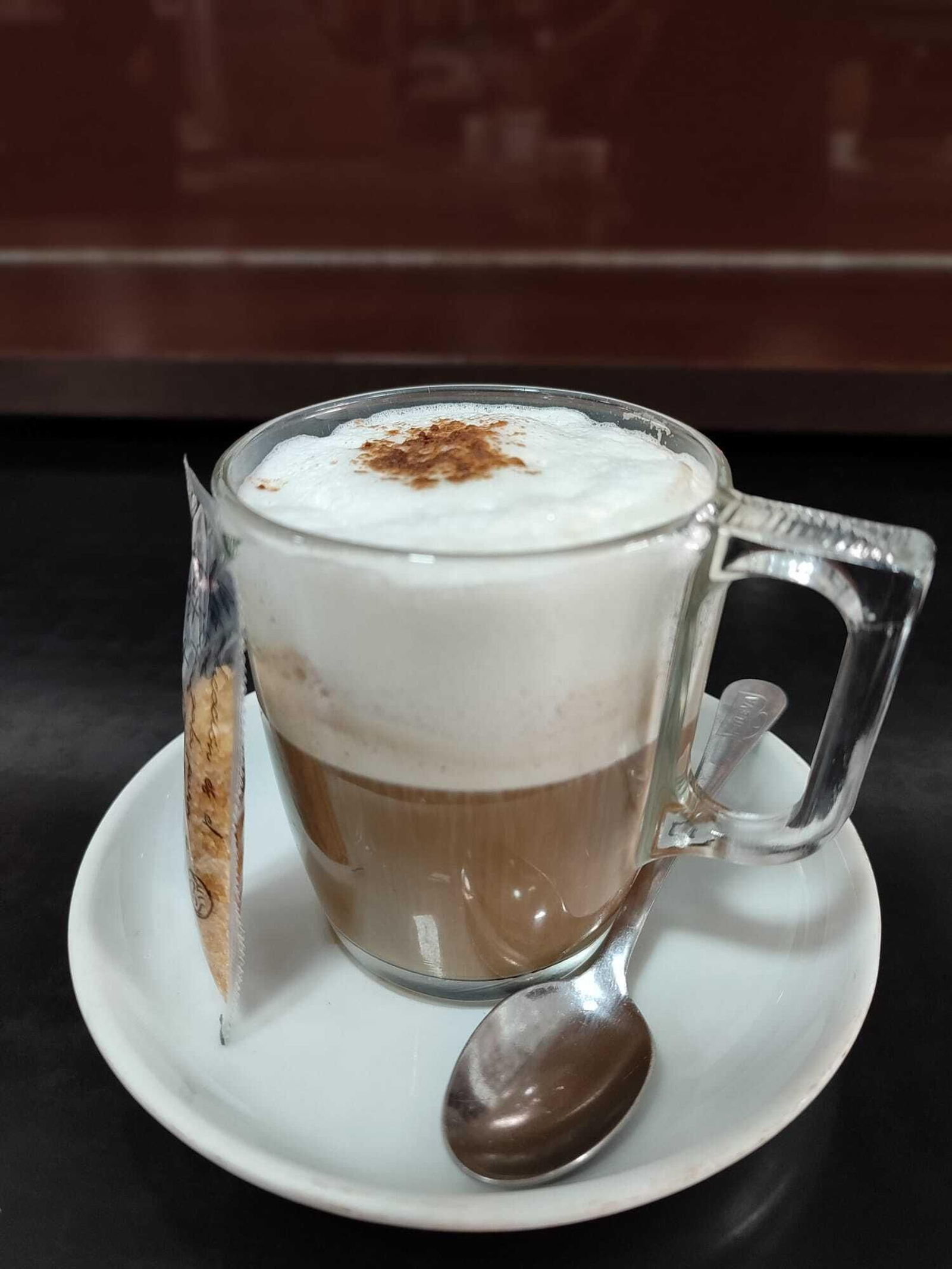 El nombre viene de la famosa bebida Capuchino.