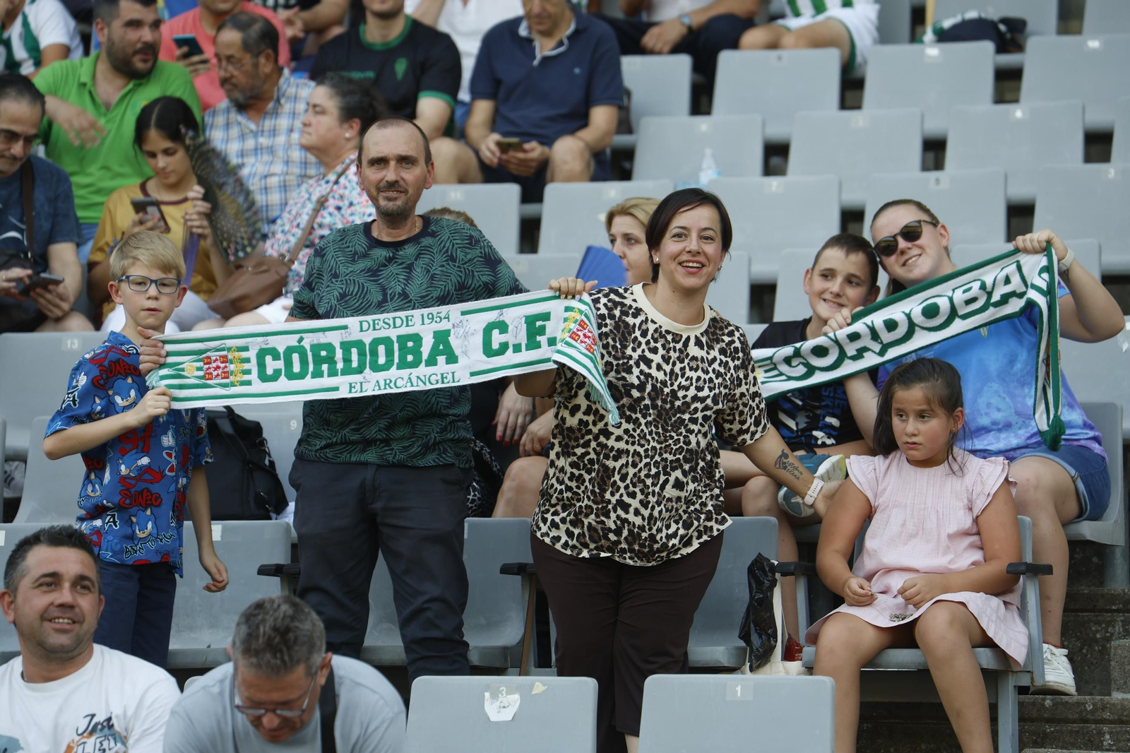 Las mejores fotos del ambientes en El Arcángel para el Córdoba CF - Rayo Vallecano