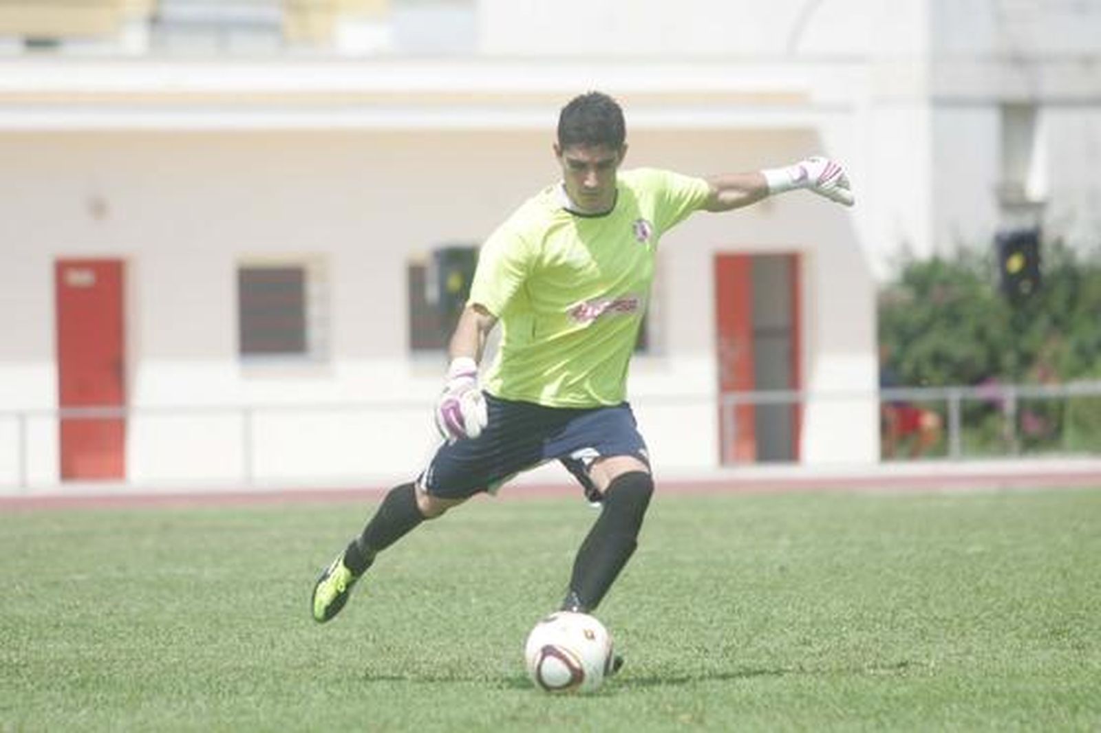 El San Roque desperdicia dos goles de ventaja ante el Pozoblanco y sufre, en su estreno como local, su primera bofetada de la temporada./Fotos: Quiñones

Foto: J.M.Q.