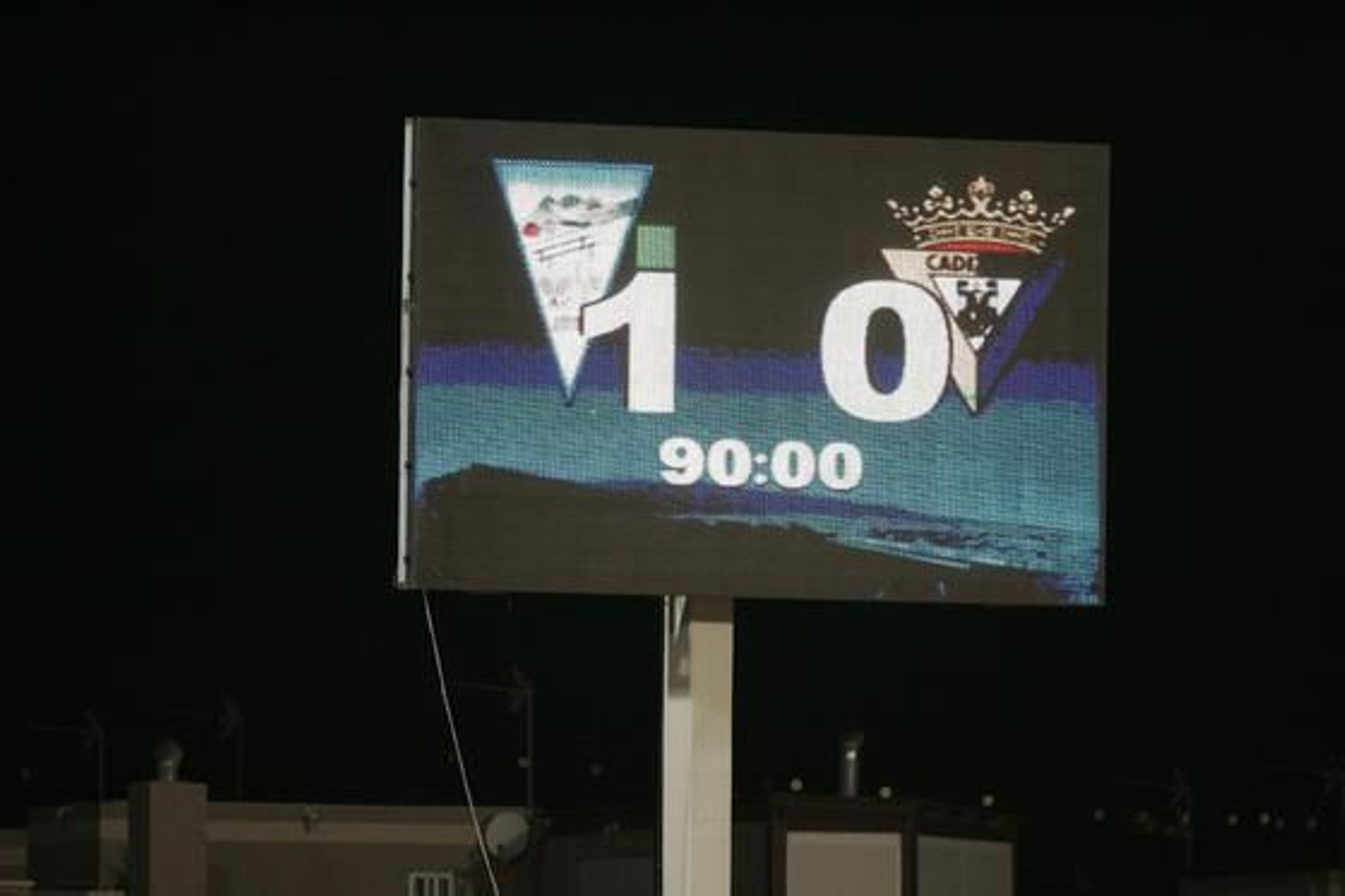 El marcador reflejaba el triste resultado para el Cádiz. 

Foto: Javier Alonso