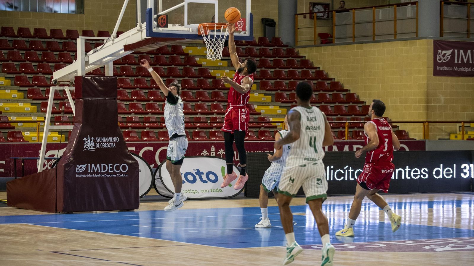 Los de Berni Castillo hincaron la rodilla ante el completo partido de Coto Córdoba.