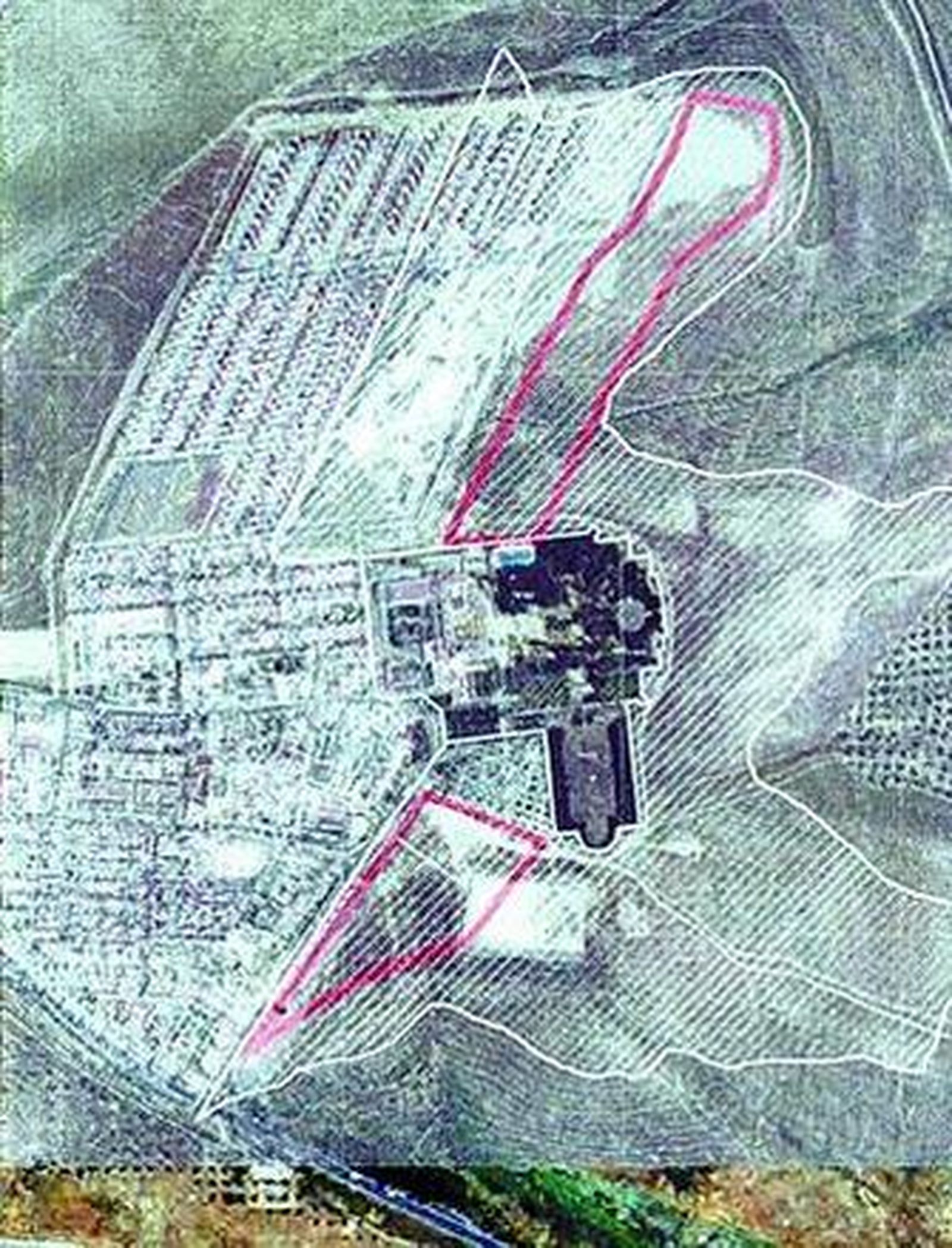 En rojo, la afección del Potaus sobre los jardines, antes y ahora.